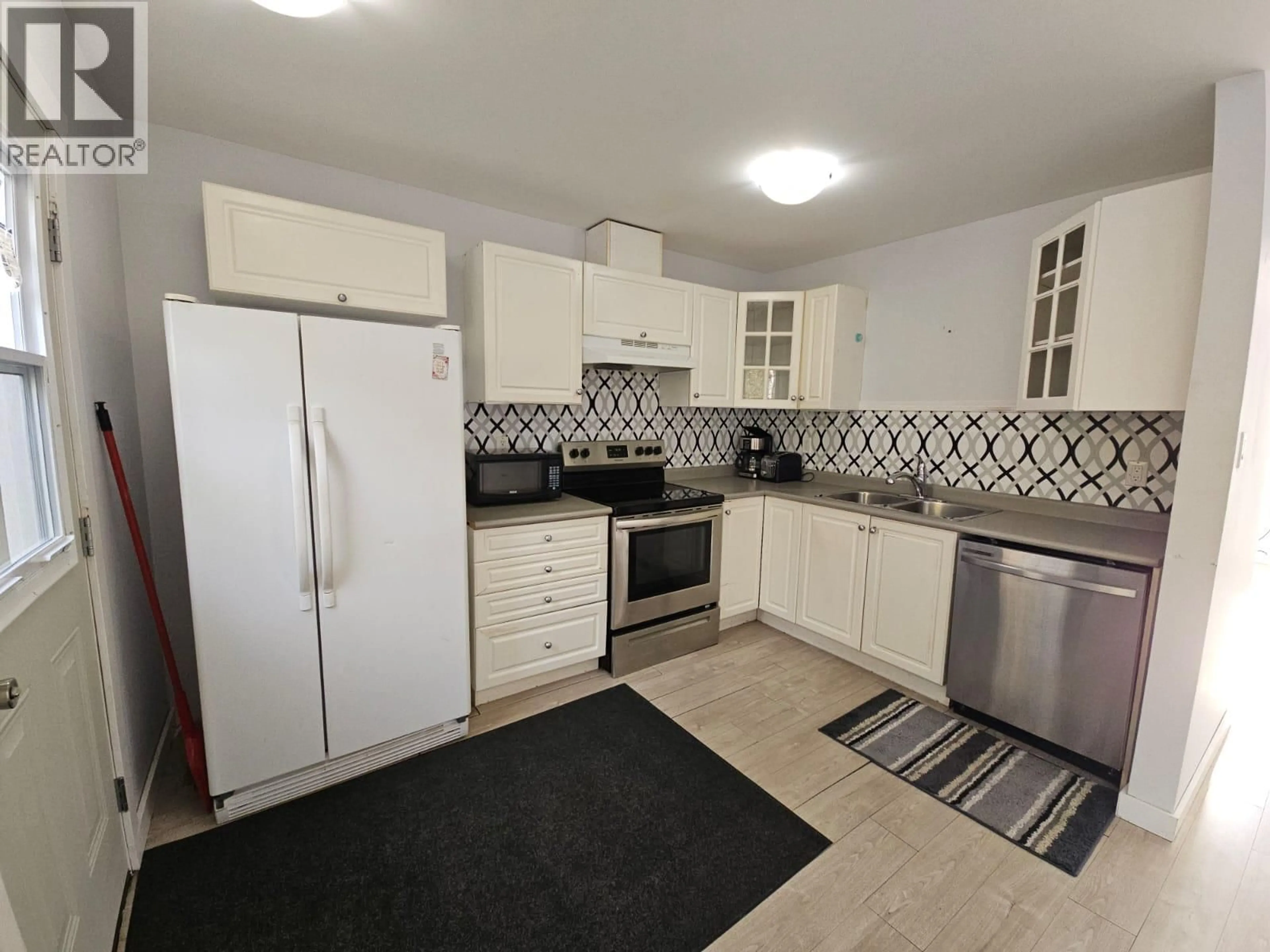Standard kitchen, unknown for 140-5100 53 STREET SW OTHER, Chetwynd British Columbia V0C1J0