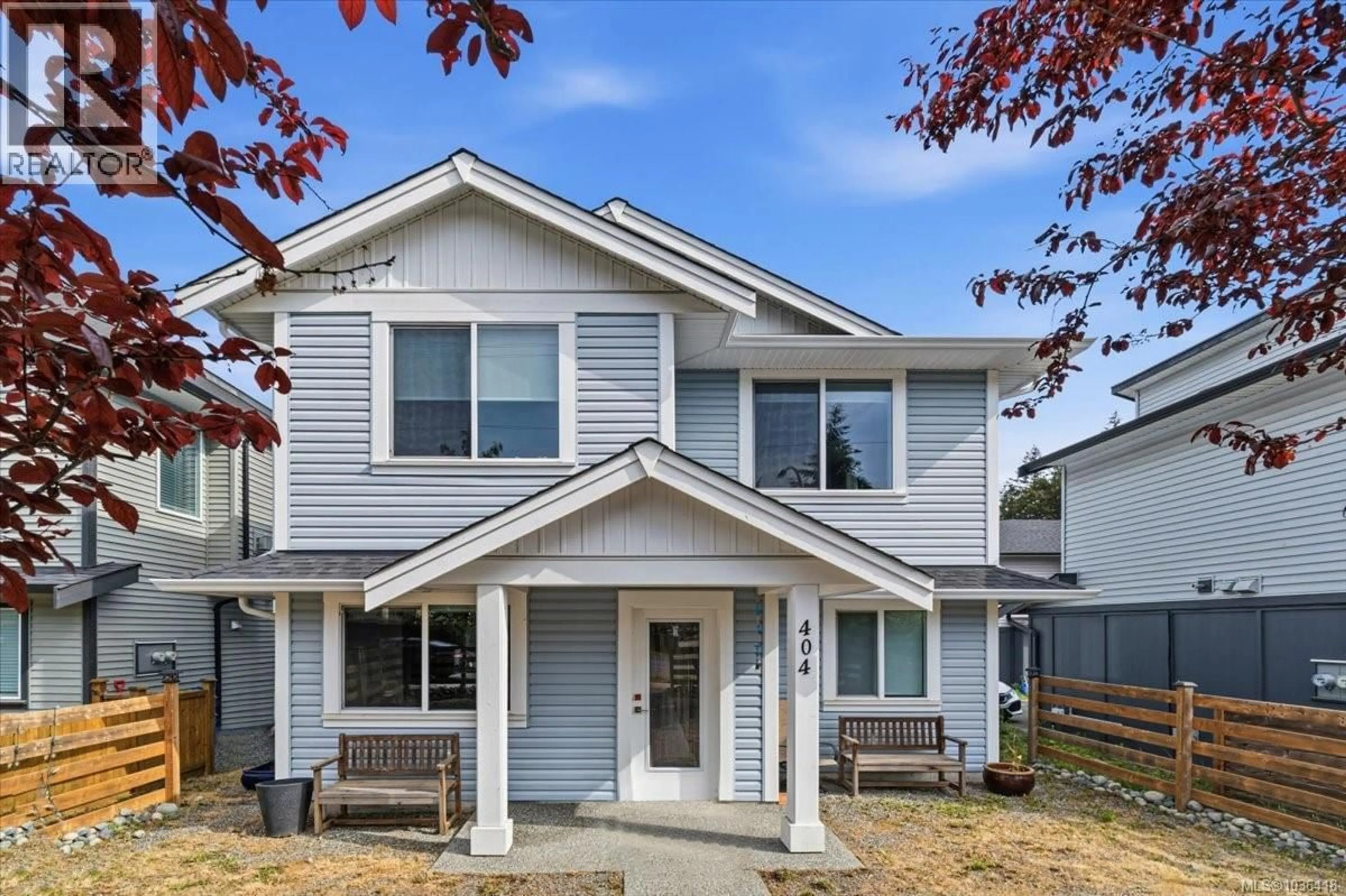 Home with vinyl exterior material, street for 404 10TH STREET, Nanaimo British Columbia V9R1A1