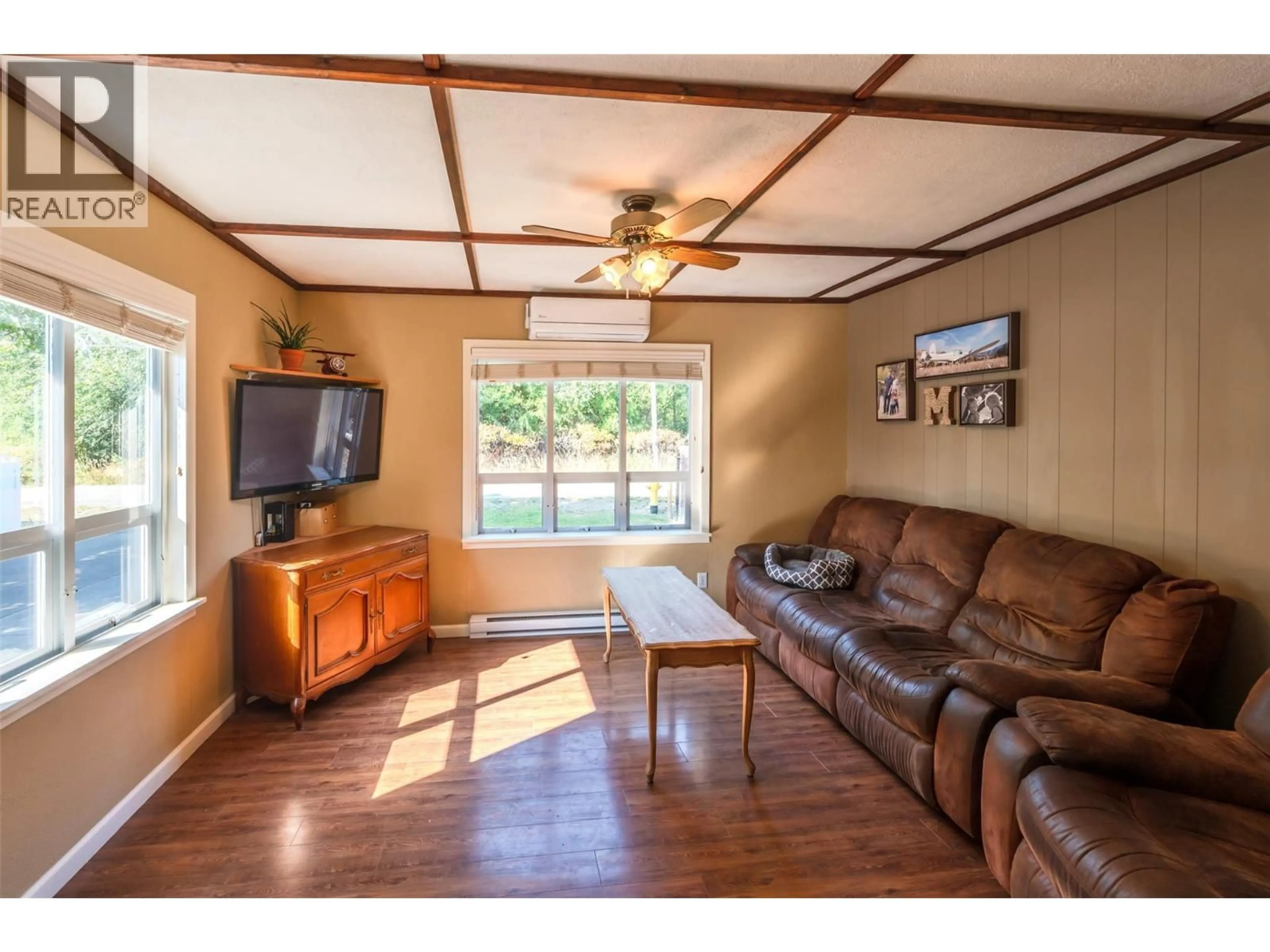 Living room with furniture, wood/laminate floor for 5747 SAWMILL ROAD, Oliver British Columbia V0H1T0