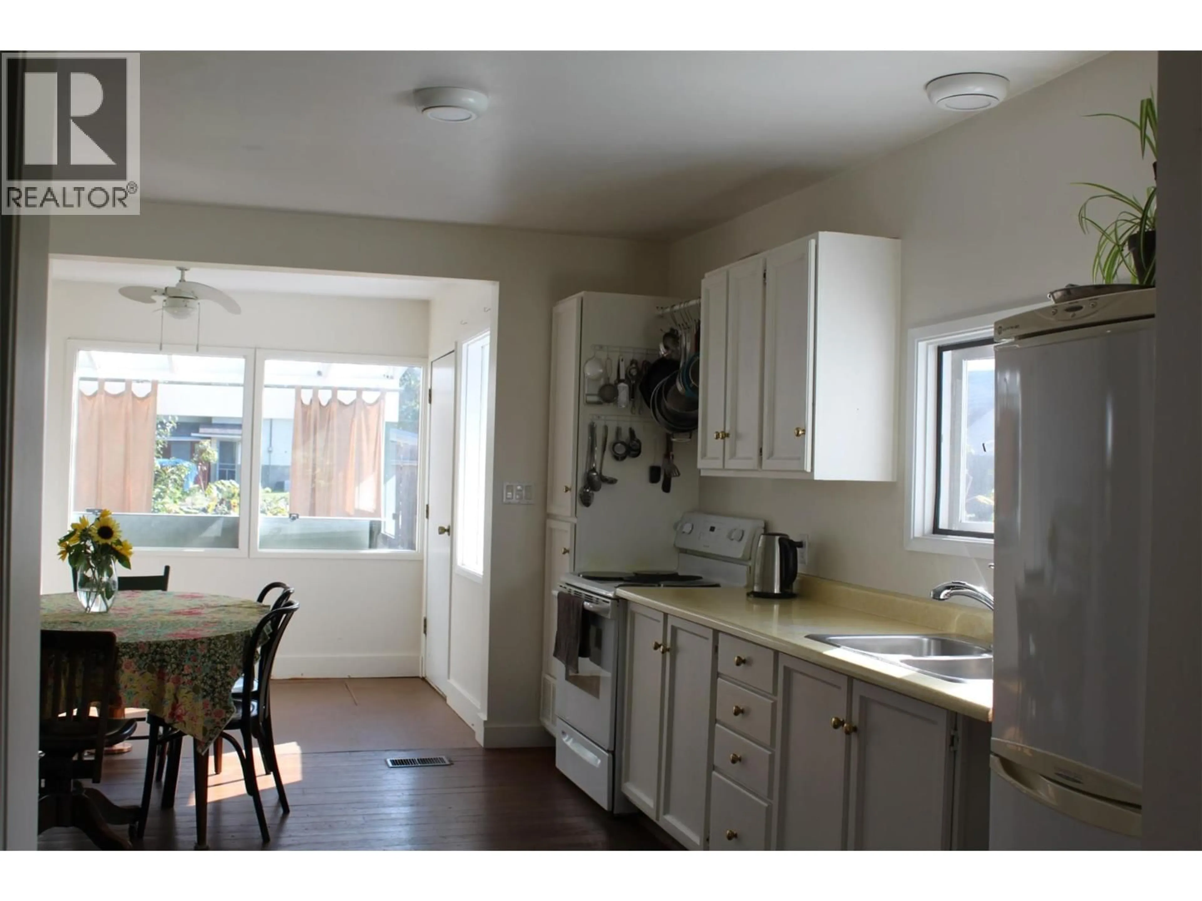 Standard kitchen, unknown for 109 4TH AVENUE NORTHWEST, Nakusp British Columbia V0G1R0