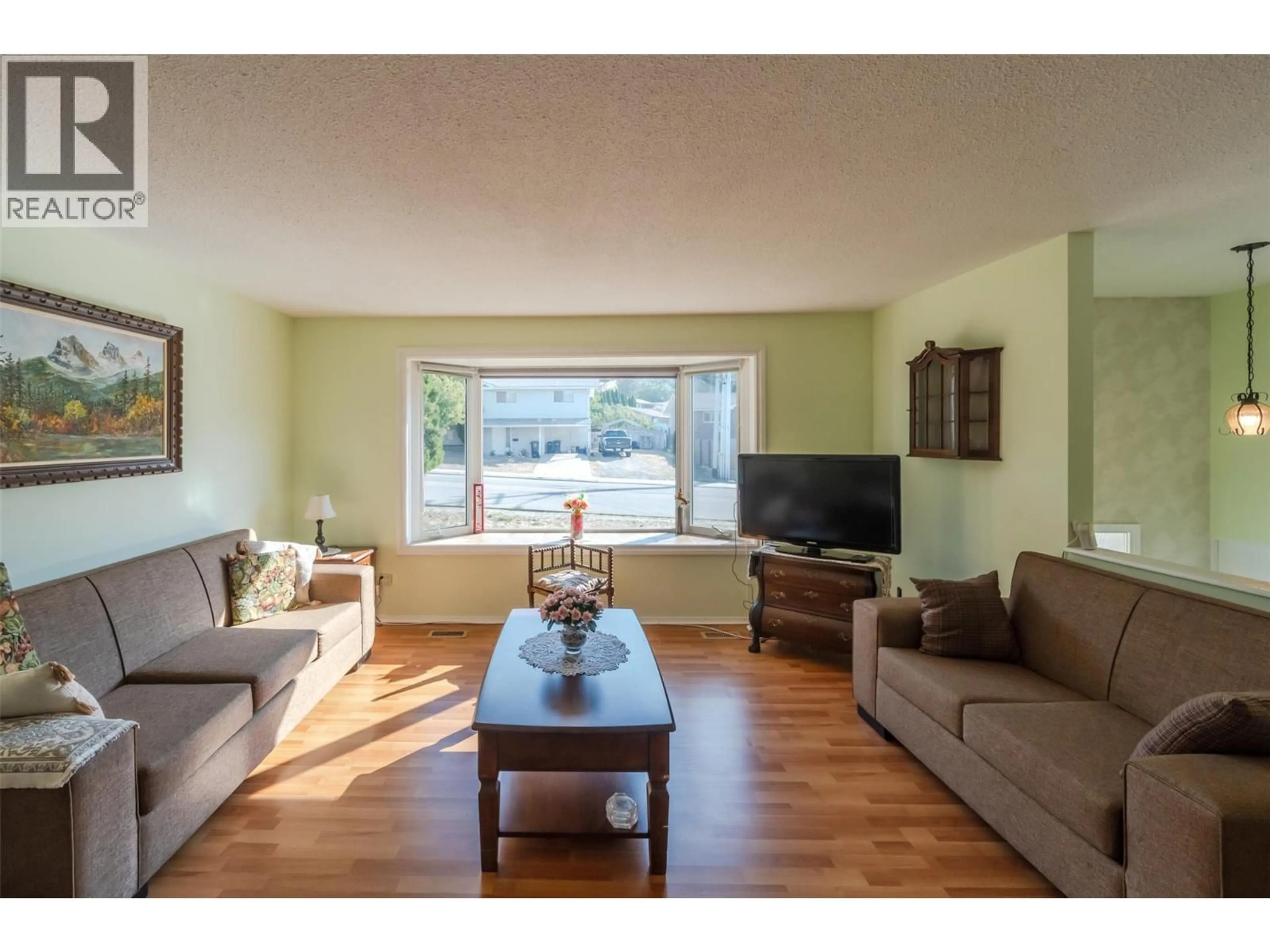Living room with furniture, wood/laminate floor for 2595 DARTMOUTH DRIVE, Penticton British Columbia V2A7T5