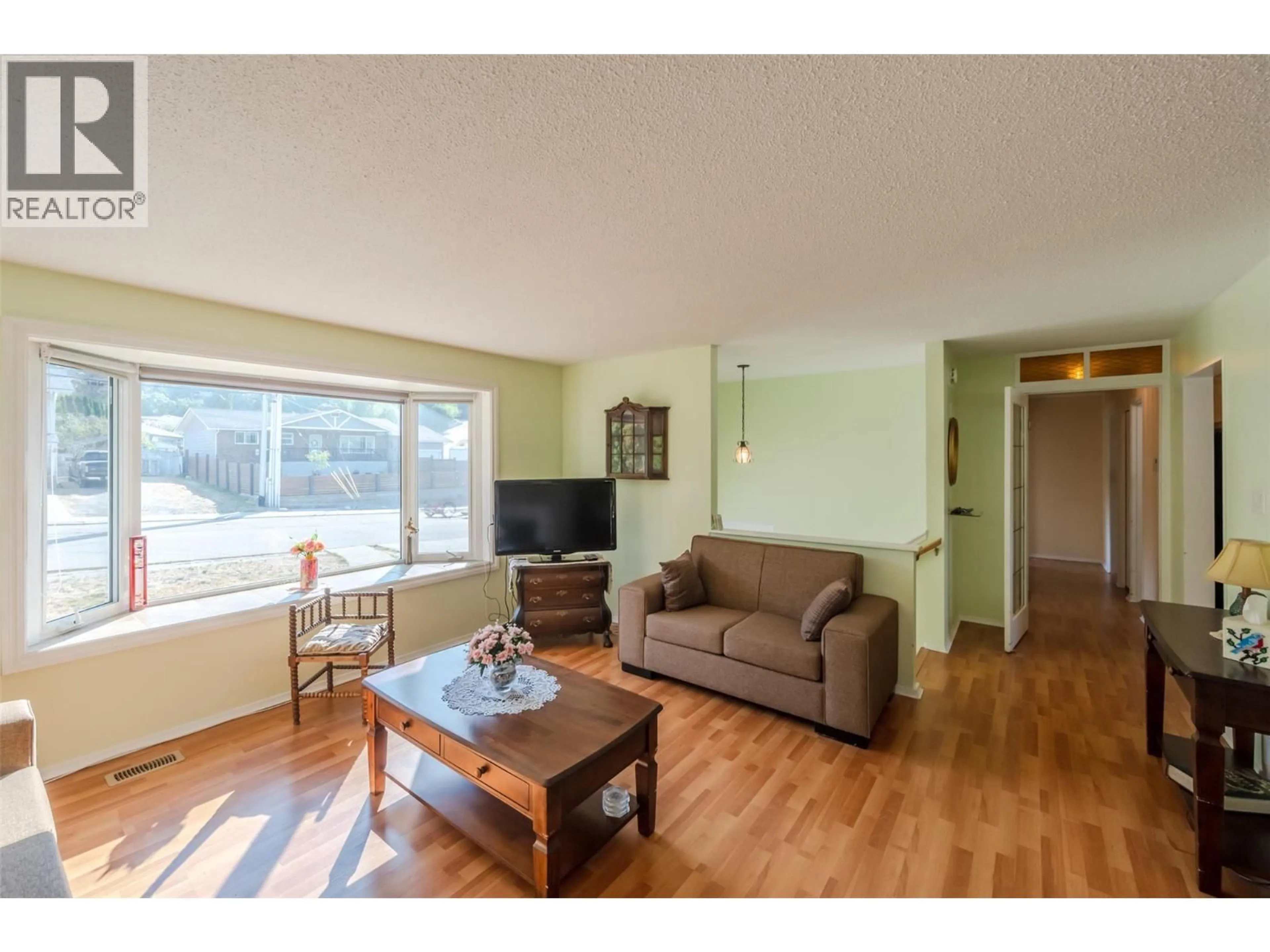 Living room with furniture, wood/laminate floor for 2595 DARTMOUTH DRIVE, Penticton British Columbia V2A7T5