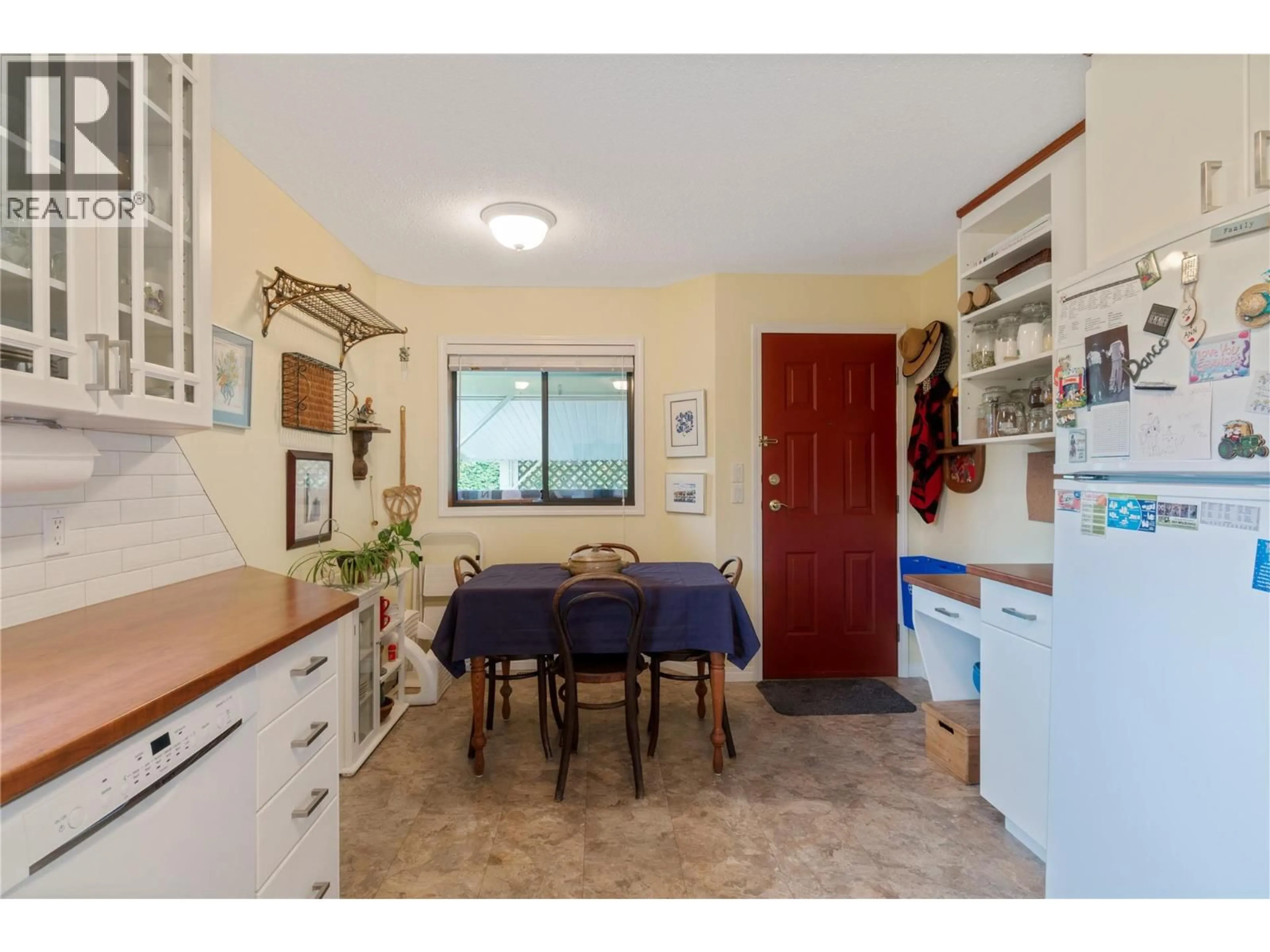 Standard kitchen, unknown for 131 15 STREET NORTHEAST, Salmon Arm British Columbia V1E1N5