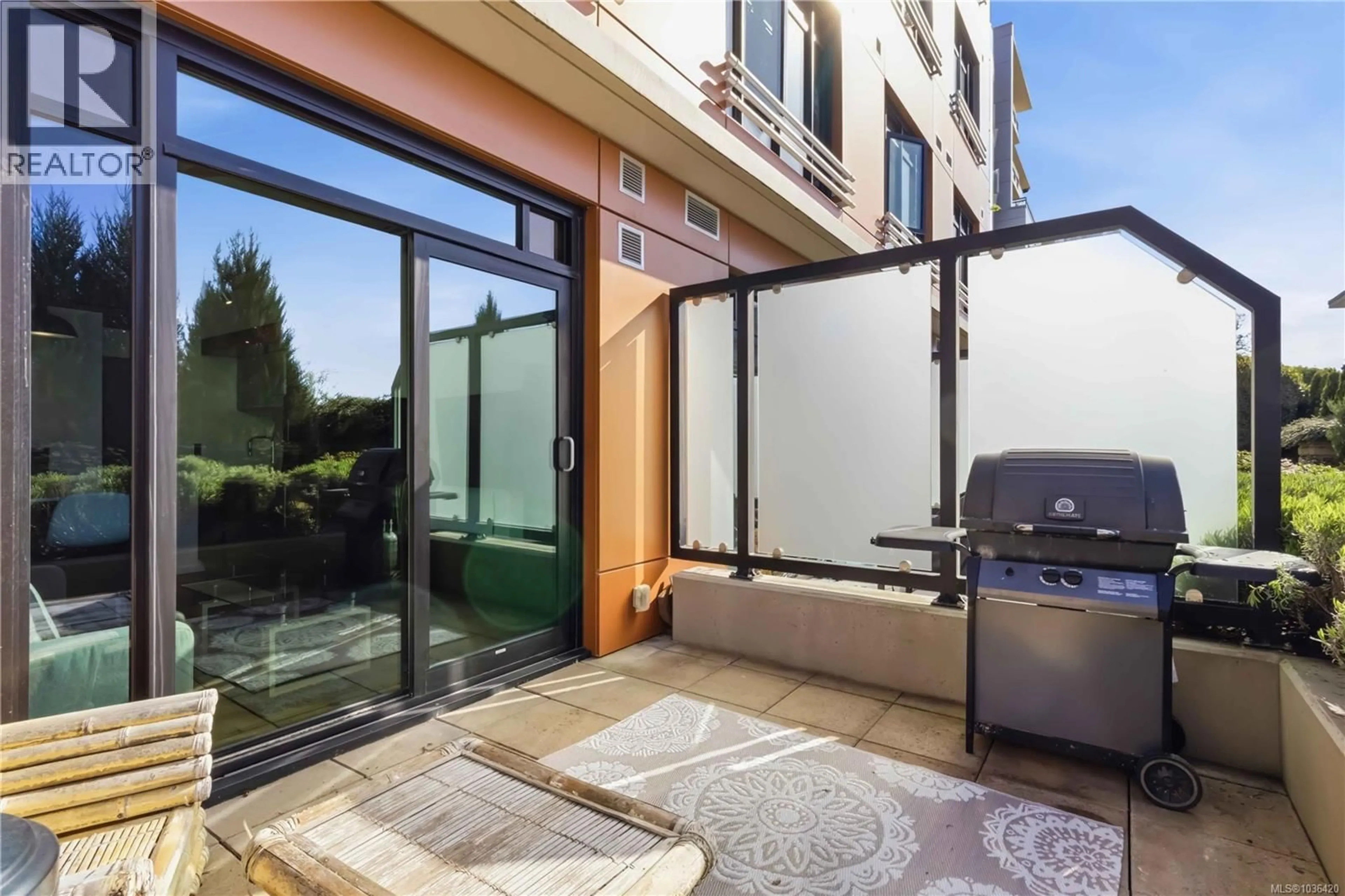 Patio, street for 330 - 1029 VIEW STREET, Victoria British Columbia V8V0C9