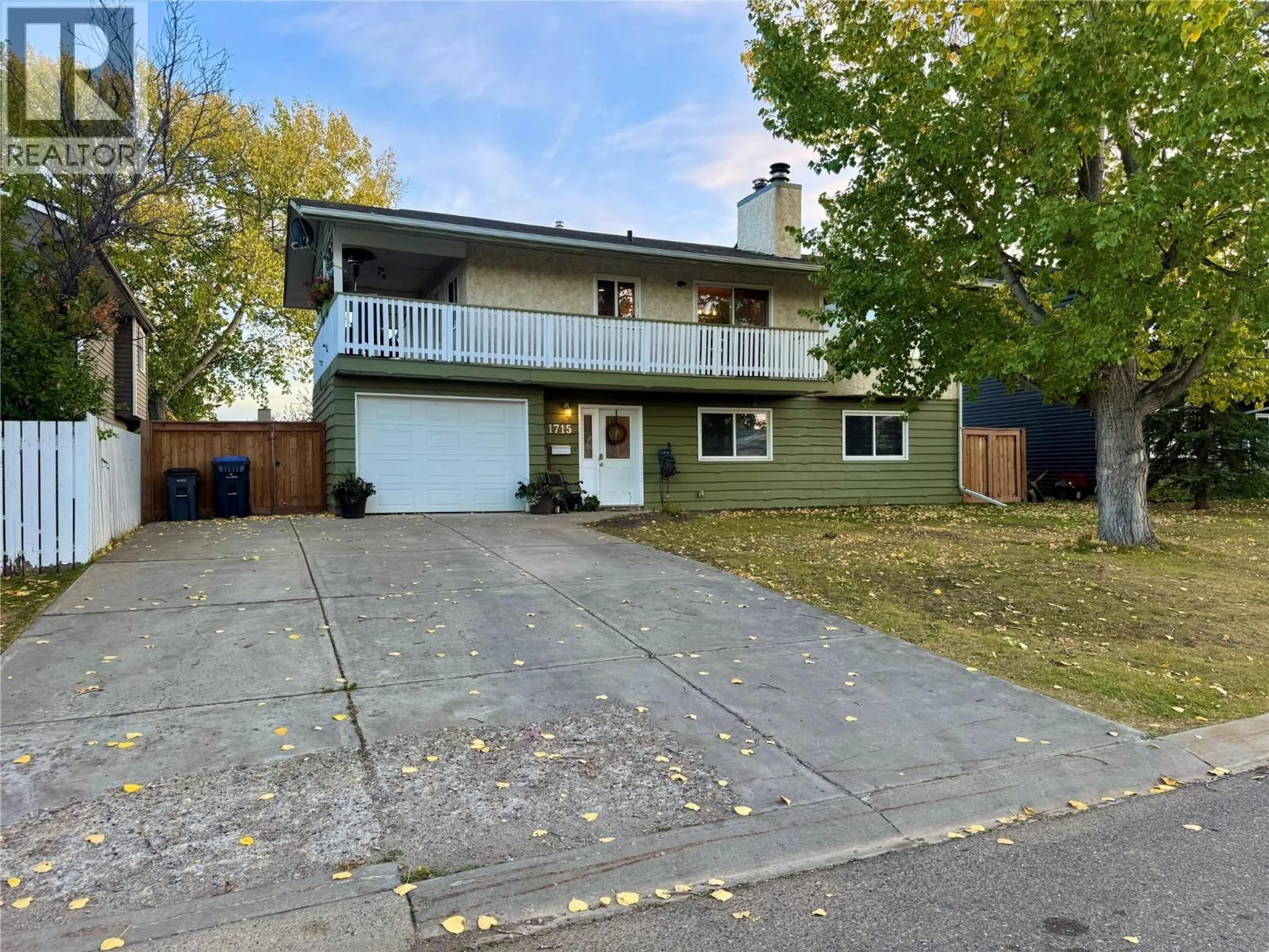 Home with vinyl exterior material, street for 1715 CEDARWOOD COURT, Dawson Creek British Columbia V1G4N4
