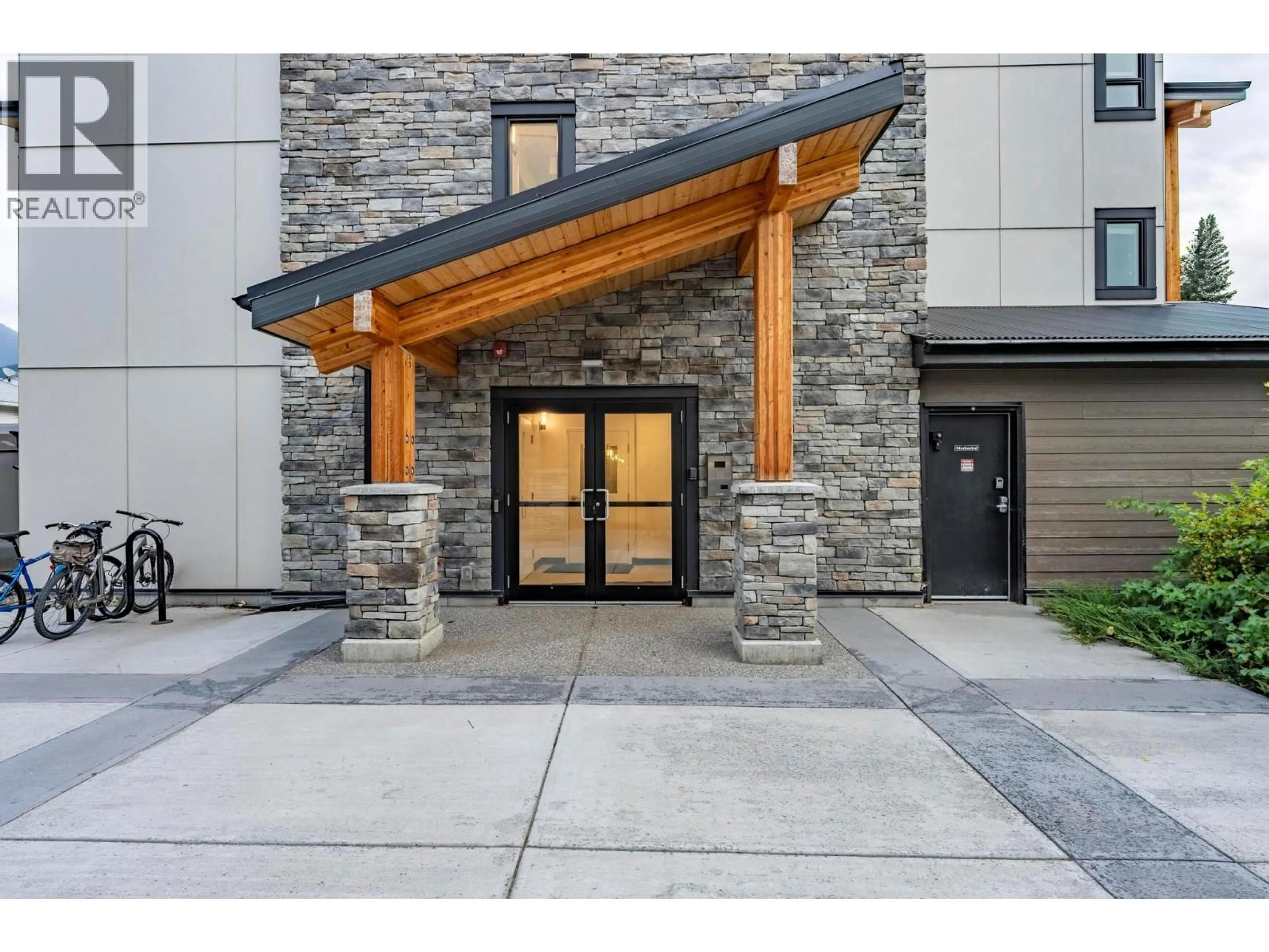 Indoor entryway for 1104 - 410 5TH  S AVENUE, Golden British Columbia V0A1H0