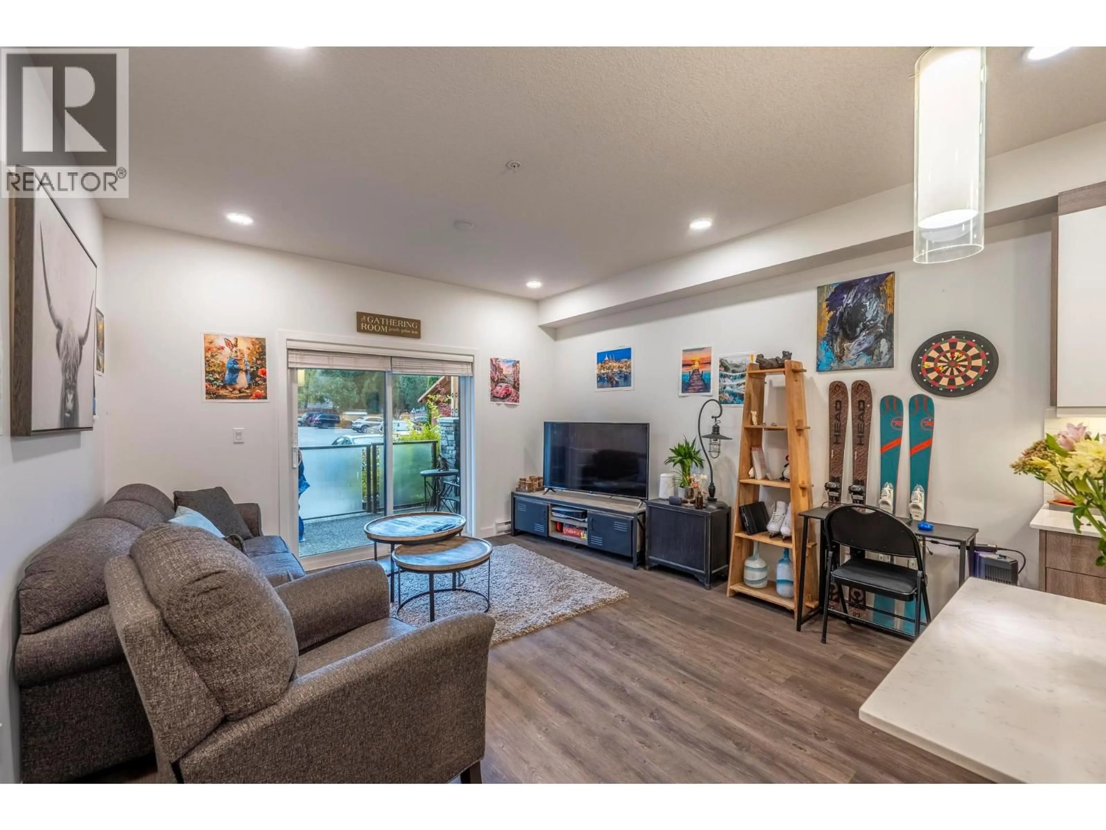 Living room with furniture, wood/laminate floor for 1104 - 410 5TH  S AVENUE, Golden British Columbia V0A1H0