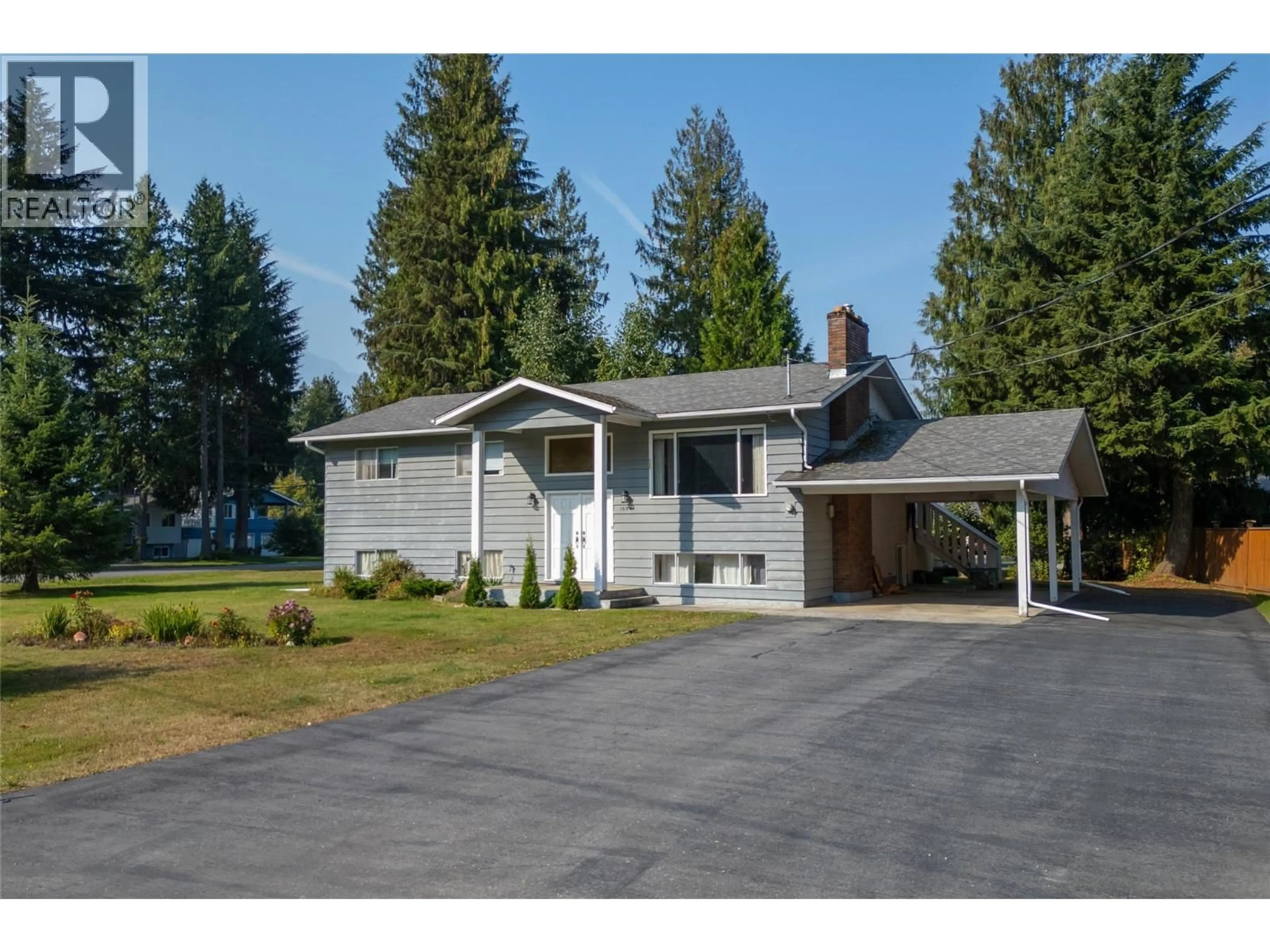 Home with vinyl exterior material, street for 1695 HAY ROAD, Revelstoke British Columbia V0E2S1