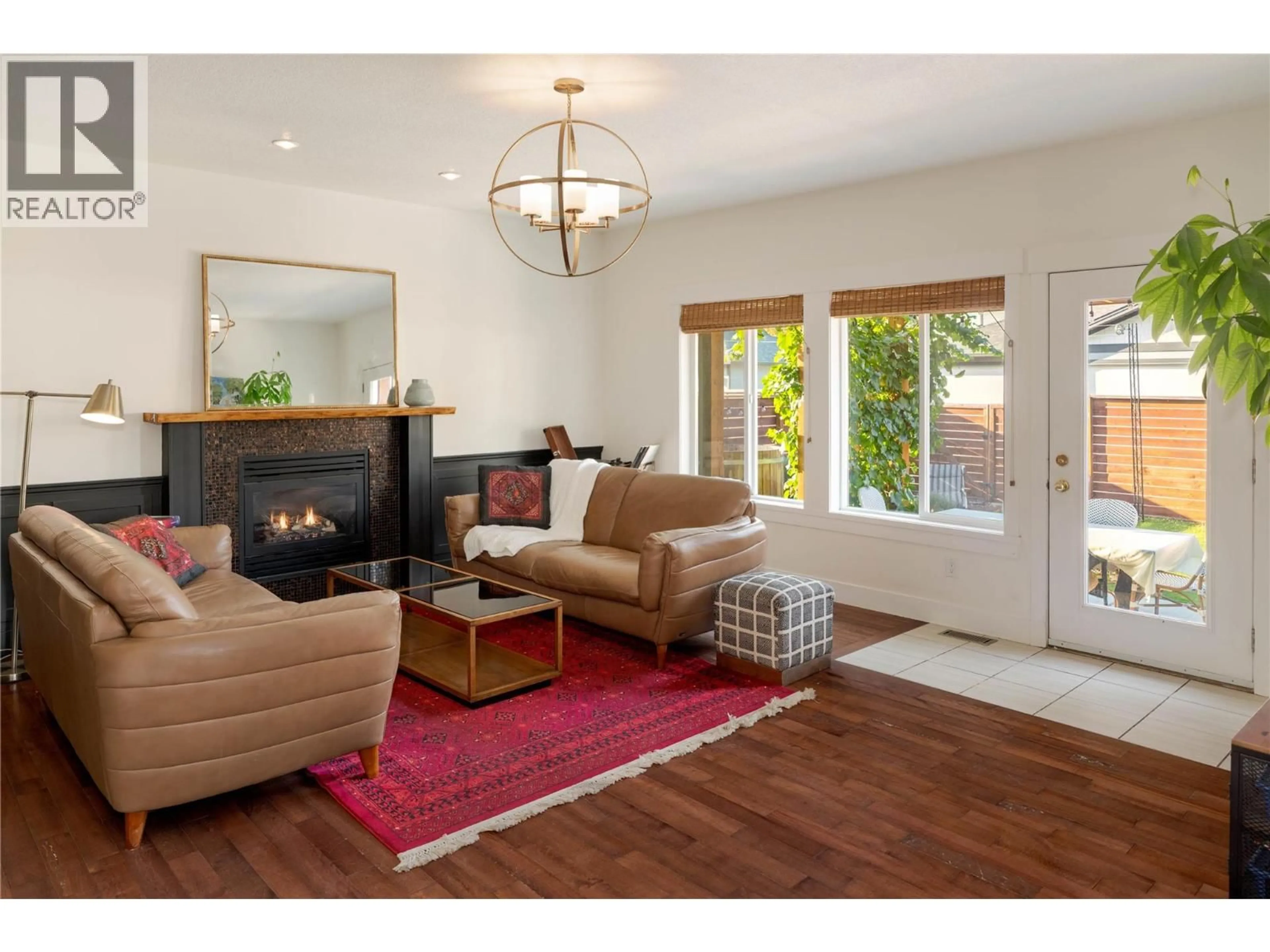 Living room with furniture, wood/laminate floor for 1818 BOWES STREET, Kelowna British Columbia V1Y0B3