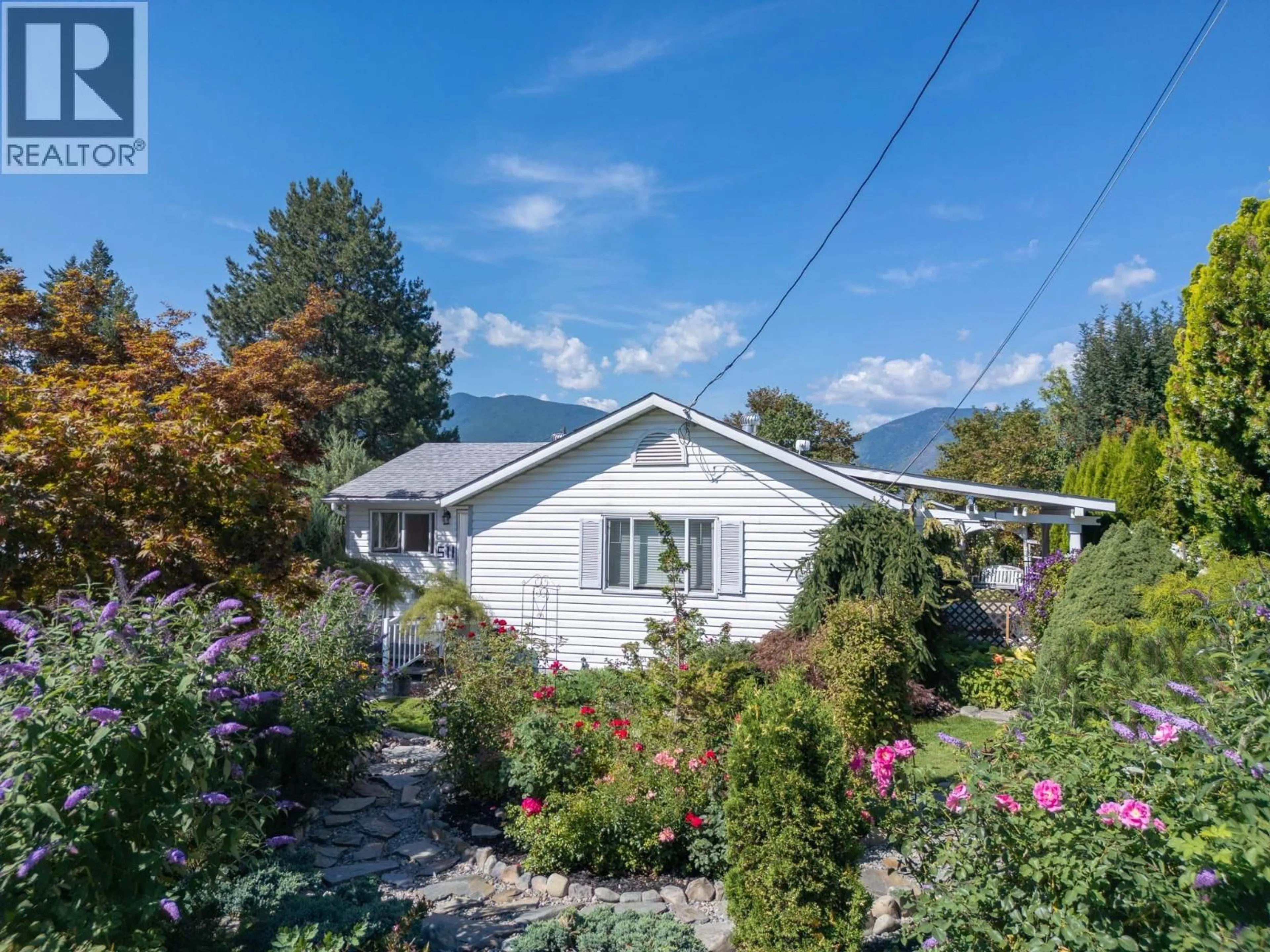 A pic from outside/outdoor area/front of a property/back of a property/a pic from drone, mountain view for 511 10TH AVENUE, Creston British Columbia V0B1G3