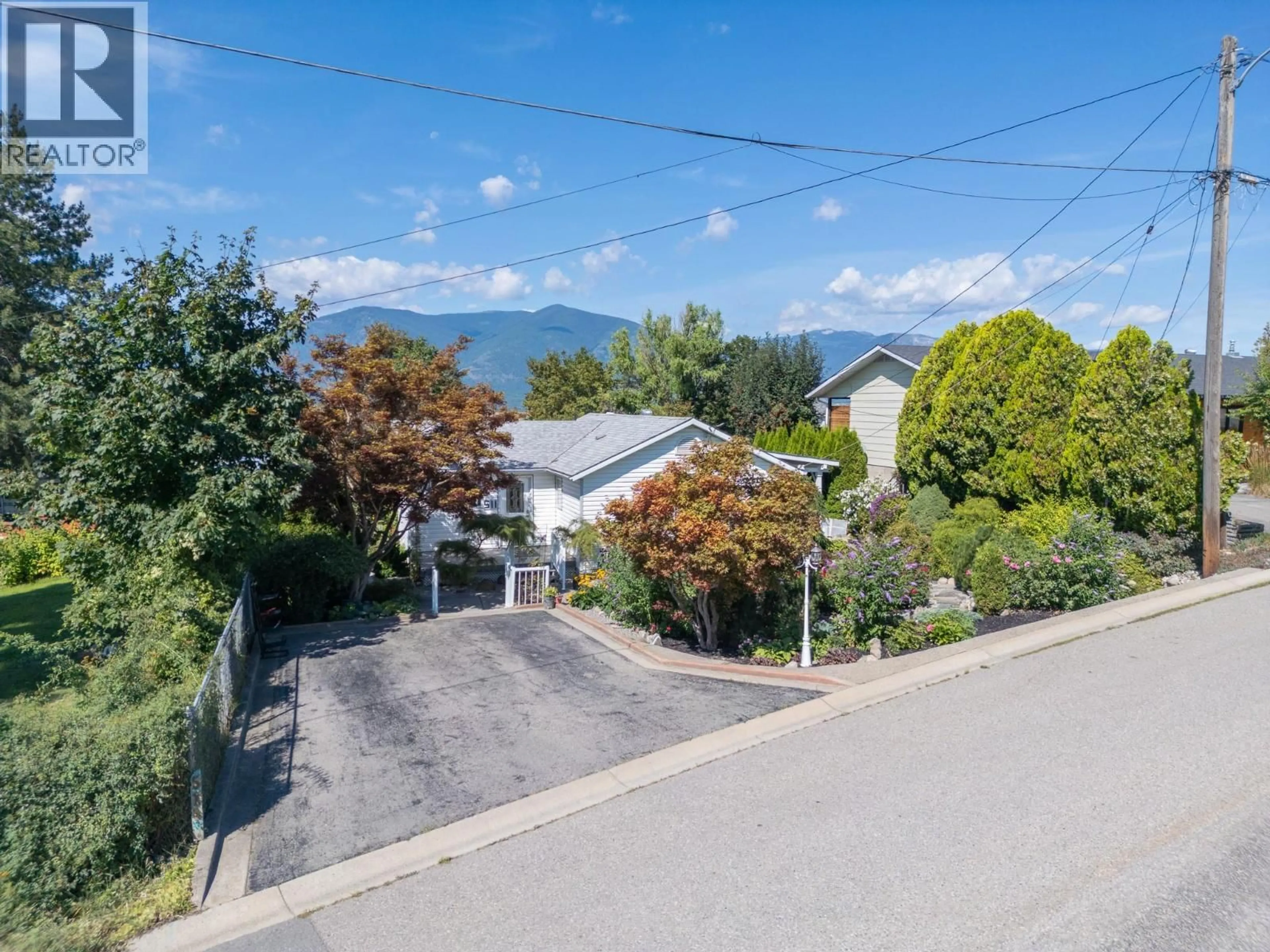 A pic from outside/outdoor area/front of a property/back of a property/a pic from drone, mountain view for 511 10TH AVENUE, Creston British Columbia V0B1G3