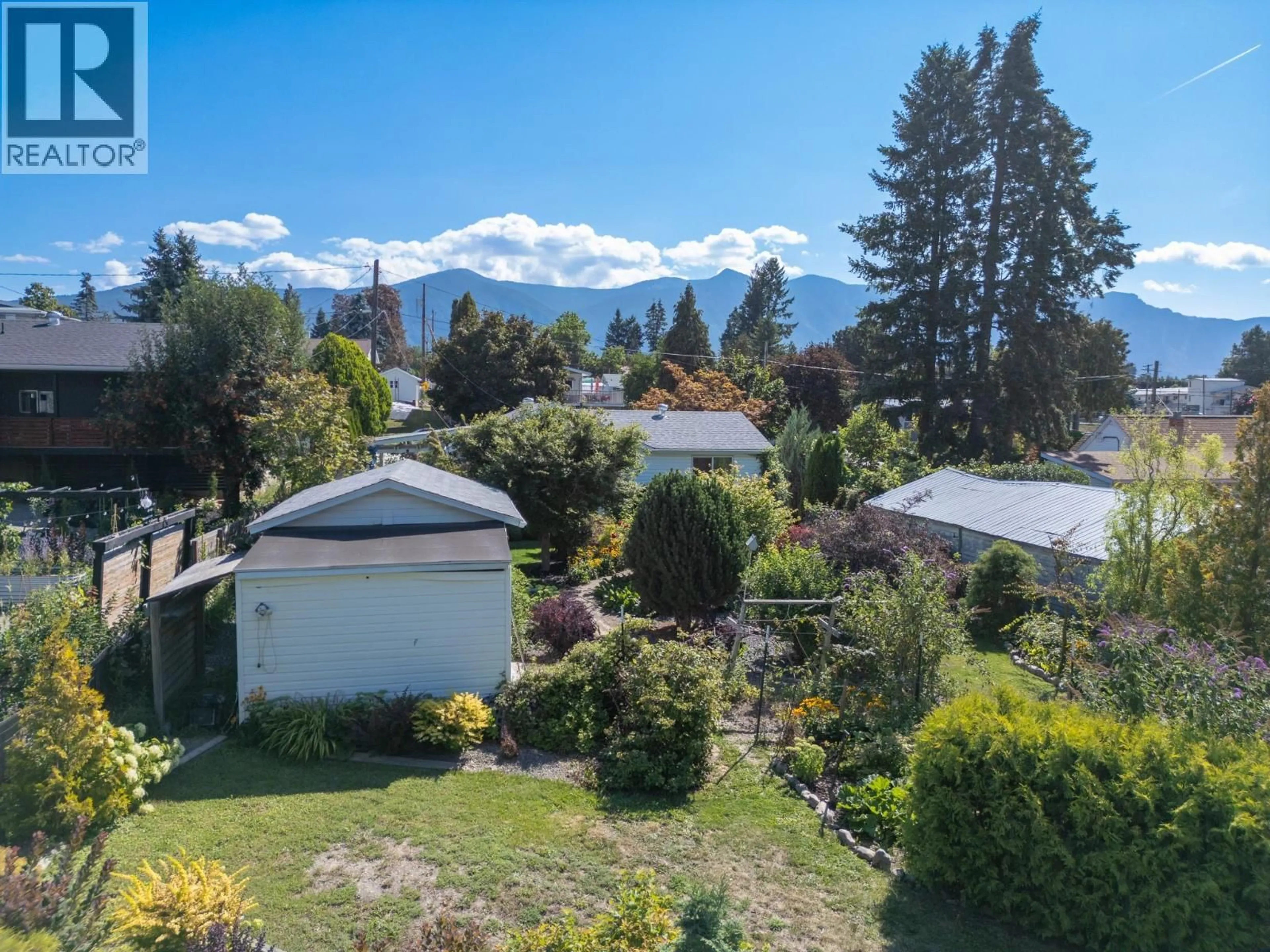 A pic from outside/outdoor area/front of a property/back of a property/a pic from drone, mountain view for 511 10TH AVENUE, Creston British Columbia V0B1G3