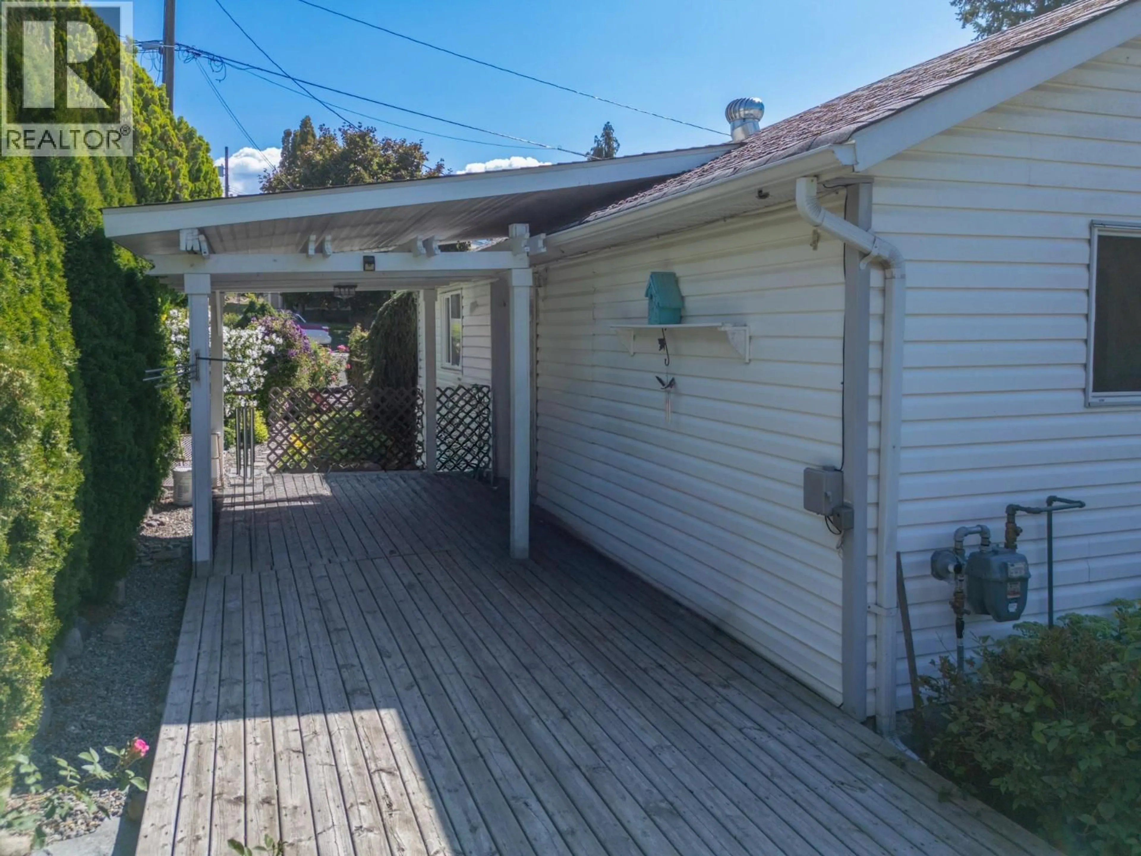 A pic from outside/outdoor area/front of a property/back of a property/a pic from drone, street for 511 10TH AVENUE, Creston British Columbia V0B1G3