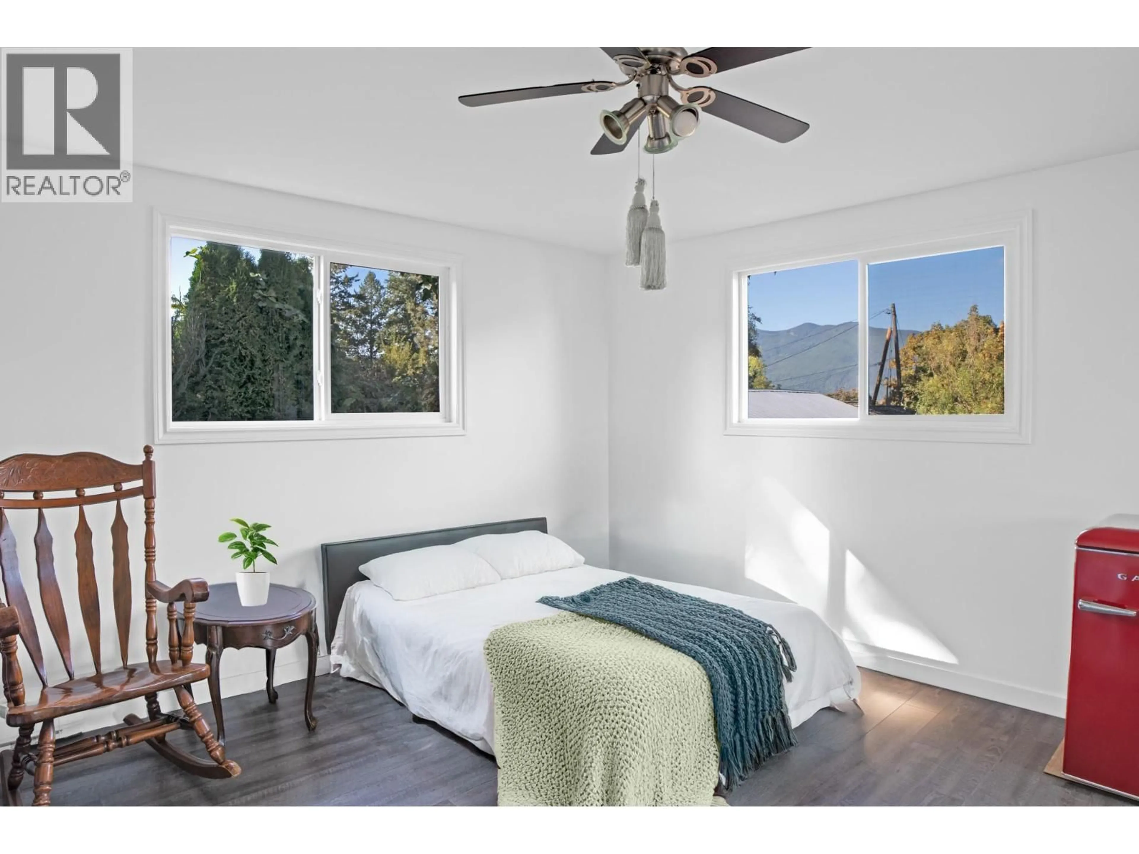 Bedroom with bed, wood/laminate floor for 511 10TH AVENUE, Creston British Columbia V0B1G3