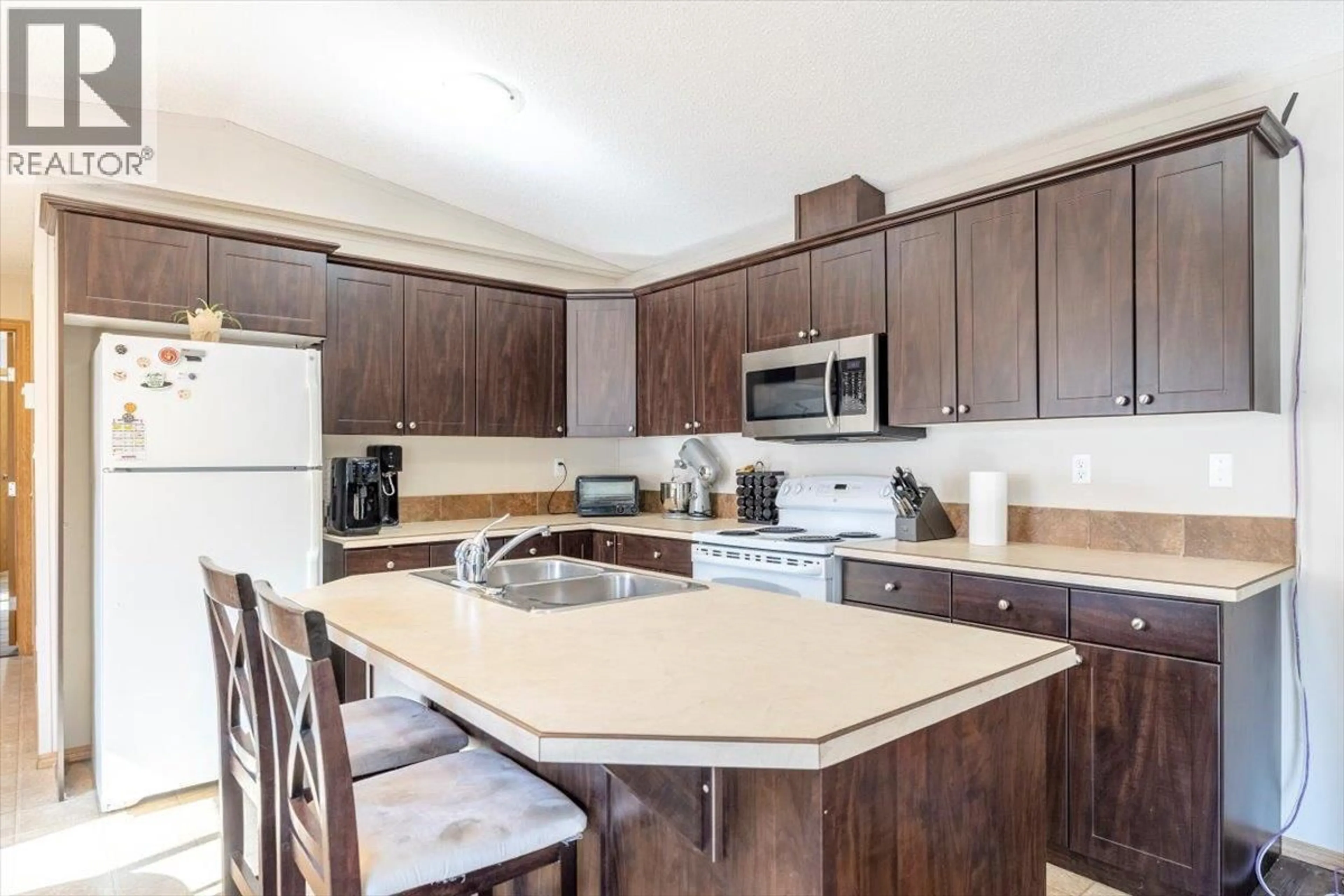 Open concept kitchen, unknown for 6 - 100 ASPEN DRIVE, Sparwood British Columbia V0B2G0