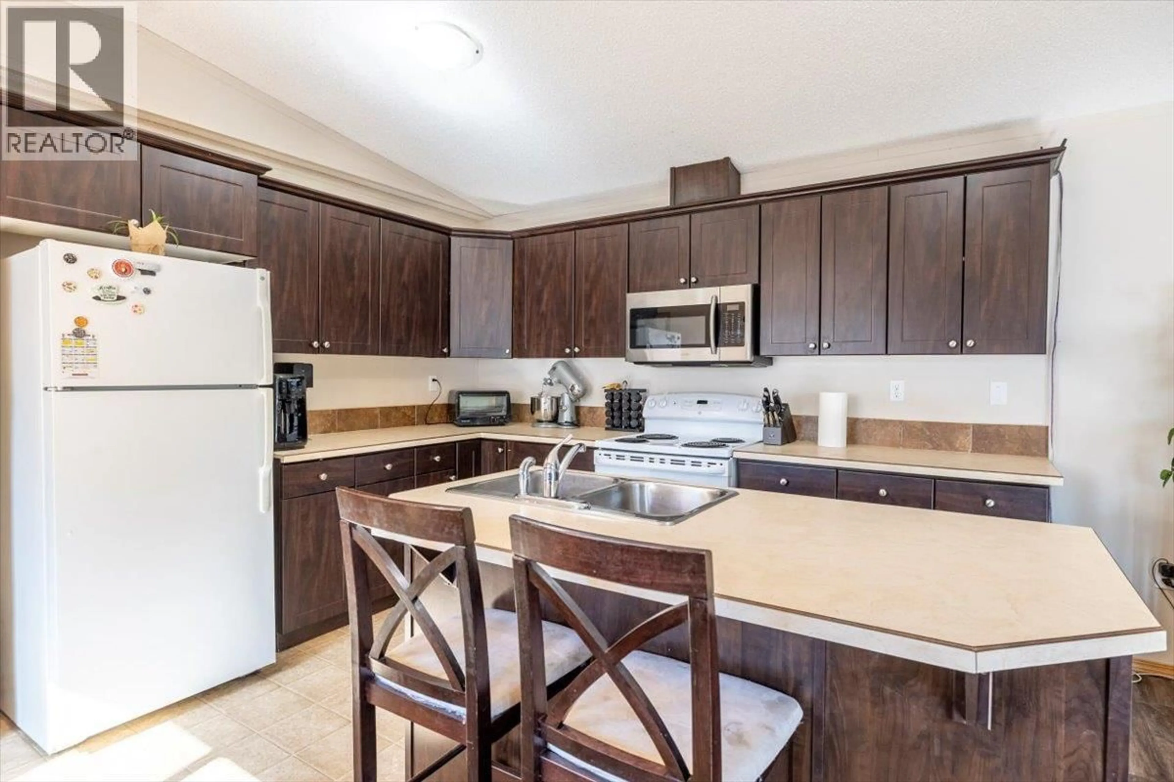 Standard kitchen, unknown for 6 - 100 ASPEN DRIVE, Sparwood British Columbia V0B2G0
