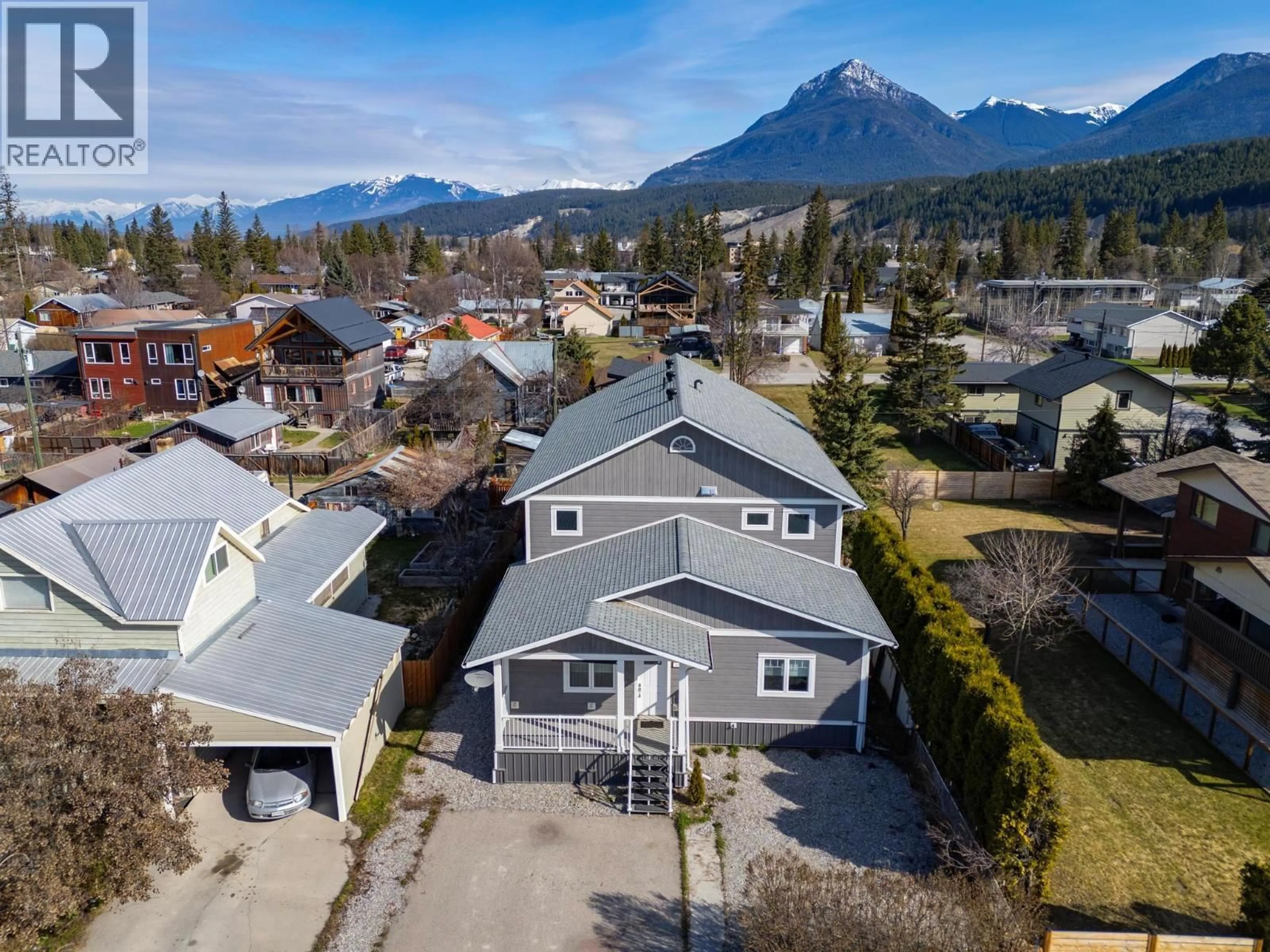 A pic from outside/outdoor area/front of a property/back of a property/a pic from drone, mountain view for 615 9TH STREET SOUTH, Golden British Columbia V0A1H0