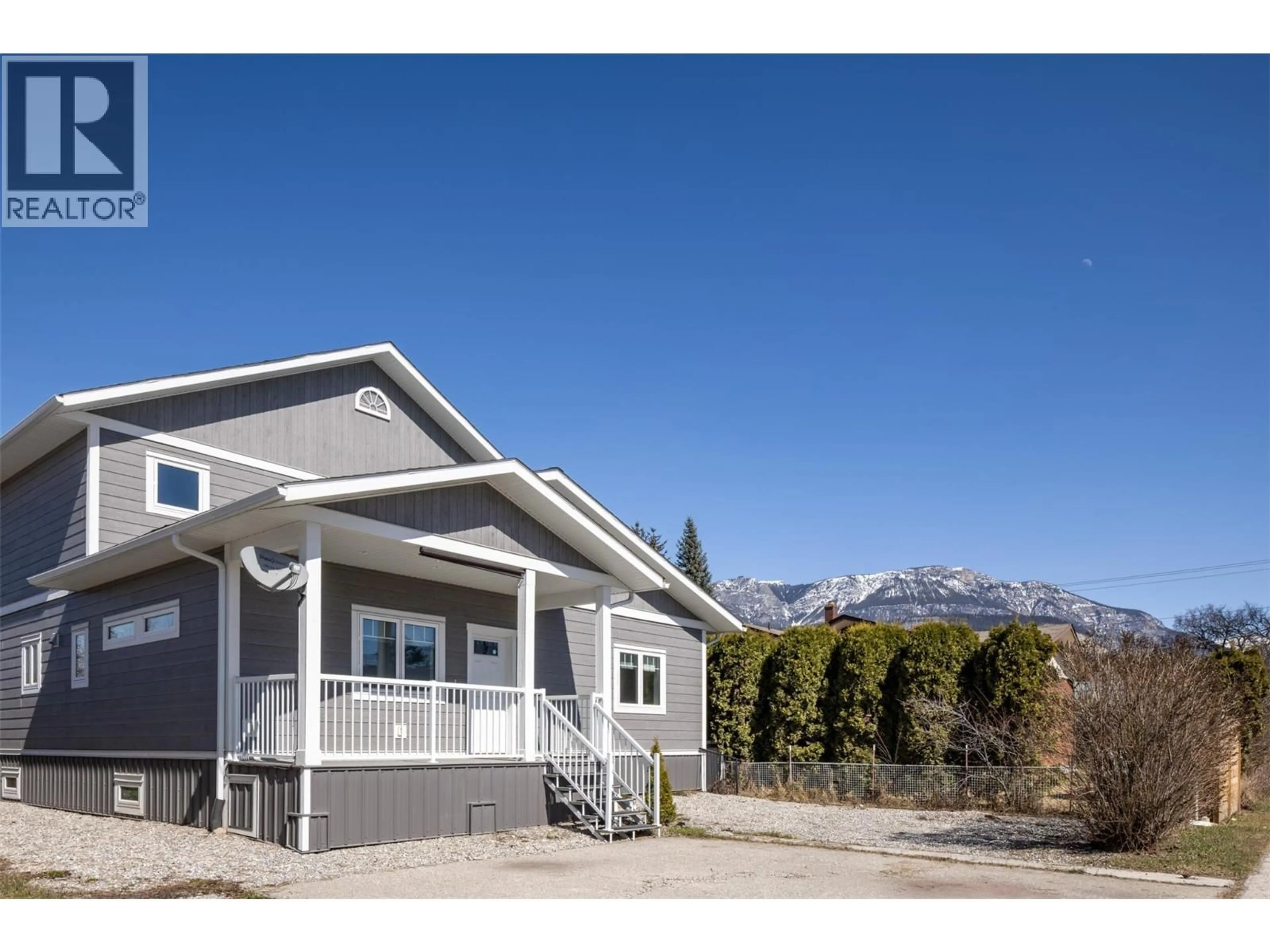 Home with vinyl exterior material, mountain view for 615 9TH STREET SOUTH, Golden British Columbia V0A1H0