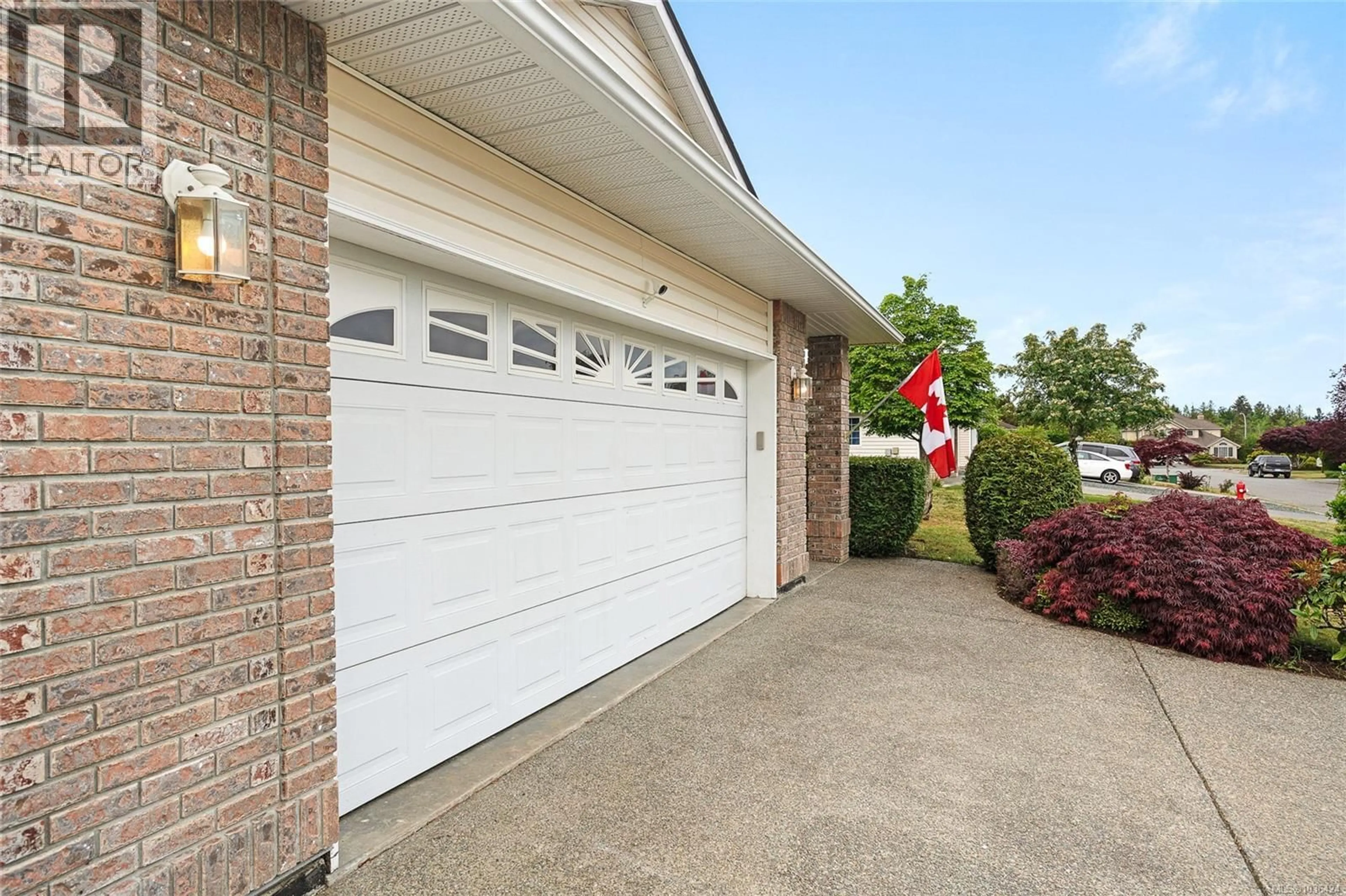 Indoor garage for 755 ERMINESKIN AVENUE, Parksville British Columbia V9P2L5