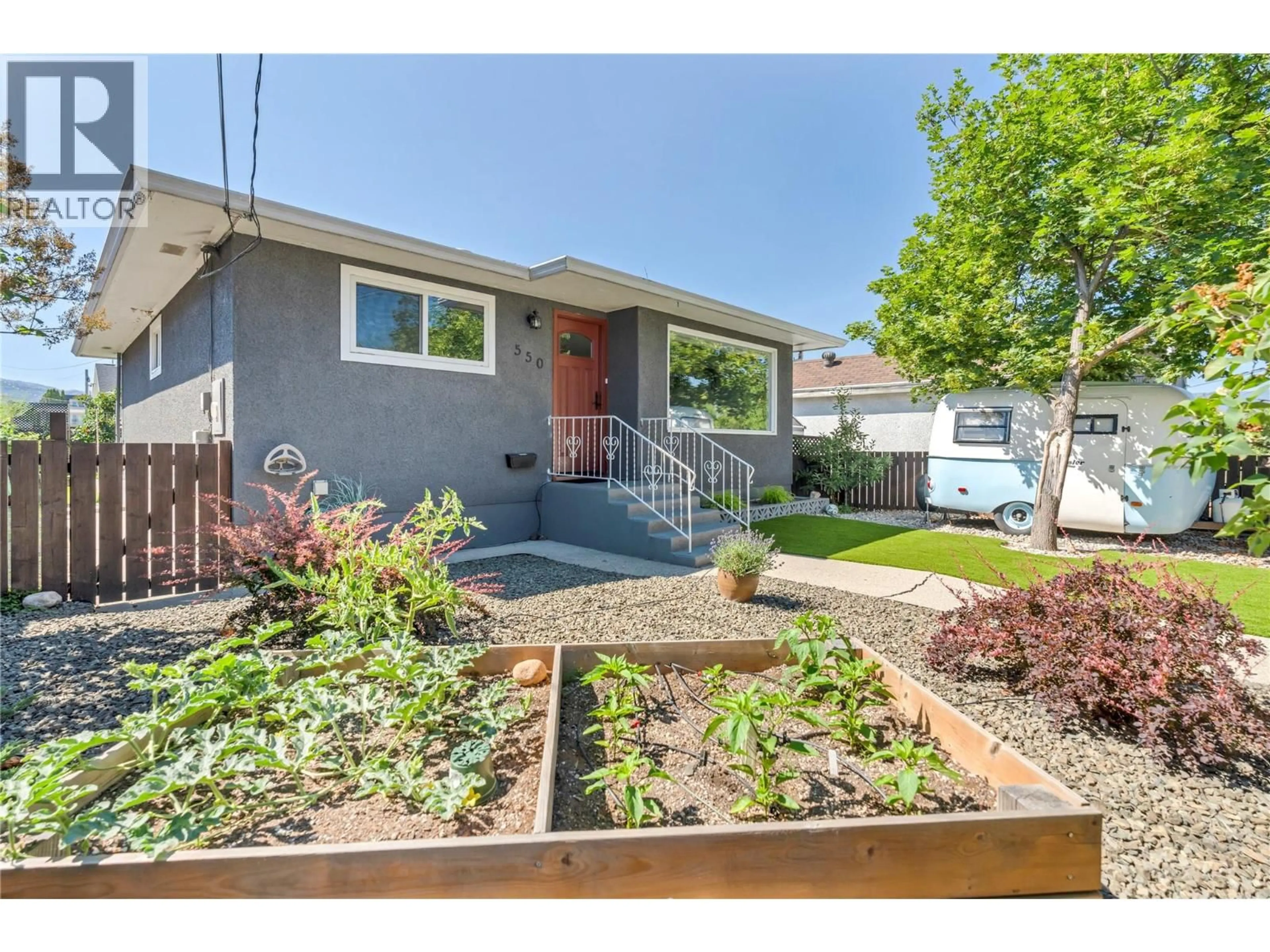 Home with vinyl exterior material, street for 550 GAHAN AVENUE, Penticton British Columbia V2A2C7