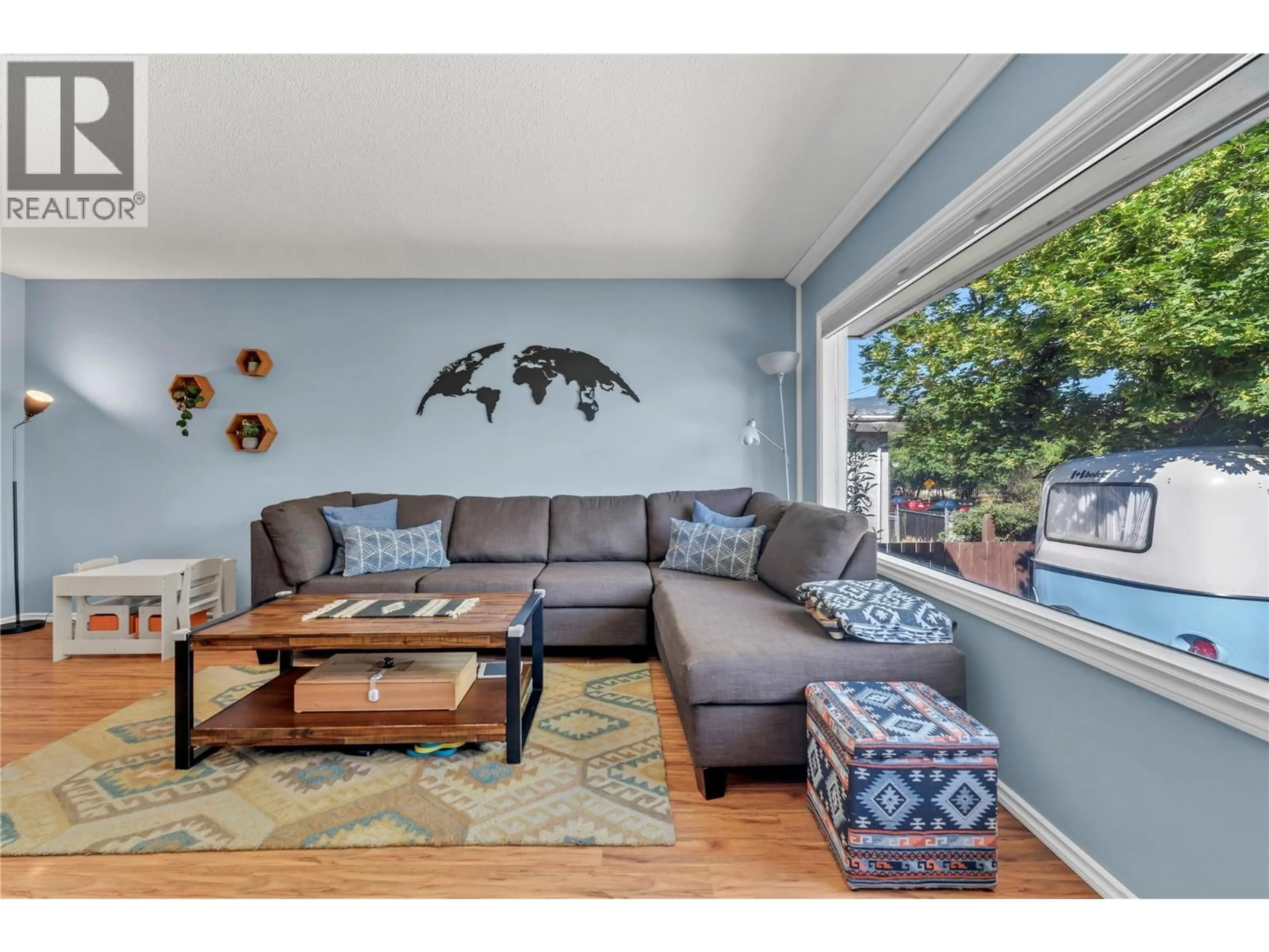 Living room with furniture, unknown for 550 GAHAN AVENUE, Penticton British Columbia V2A2C7