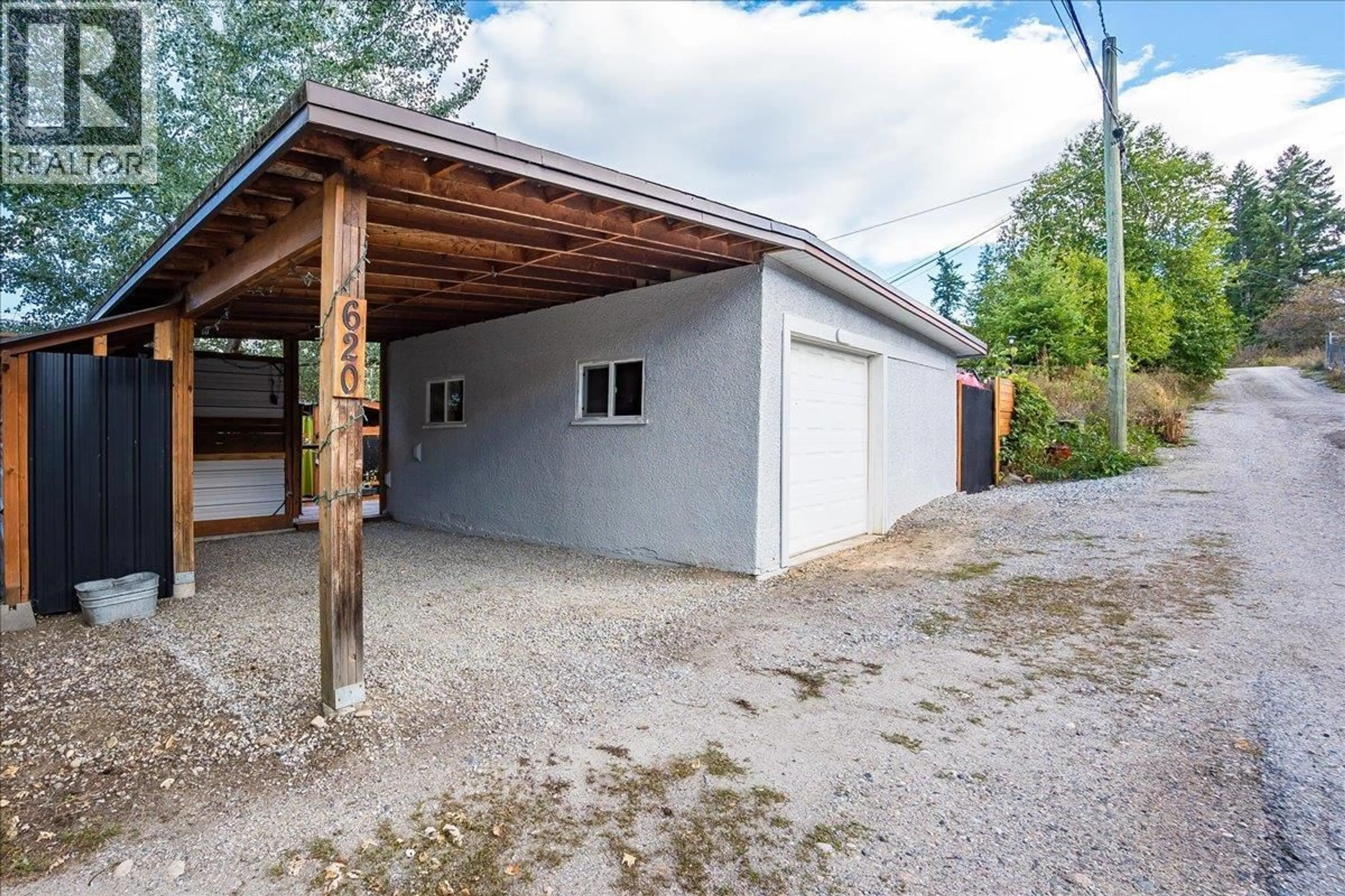 Indoor garage for 620 10TH AVENUE, Castlegar British Columbia V1N1K9