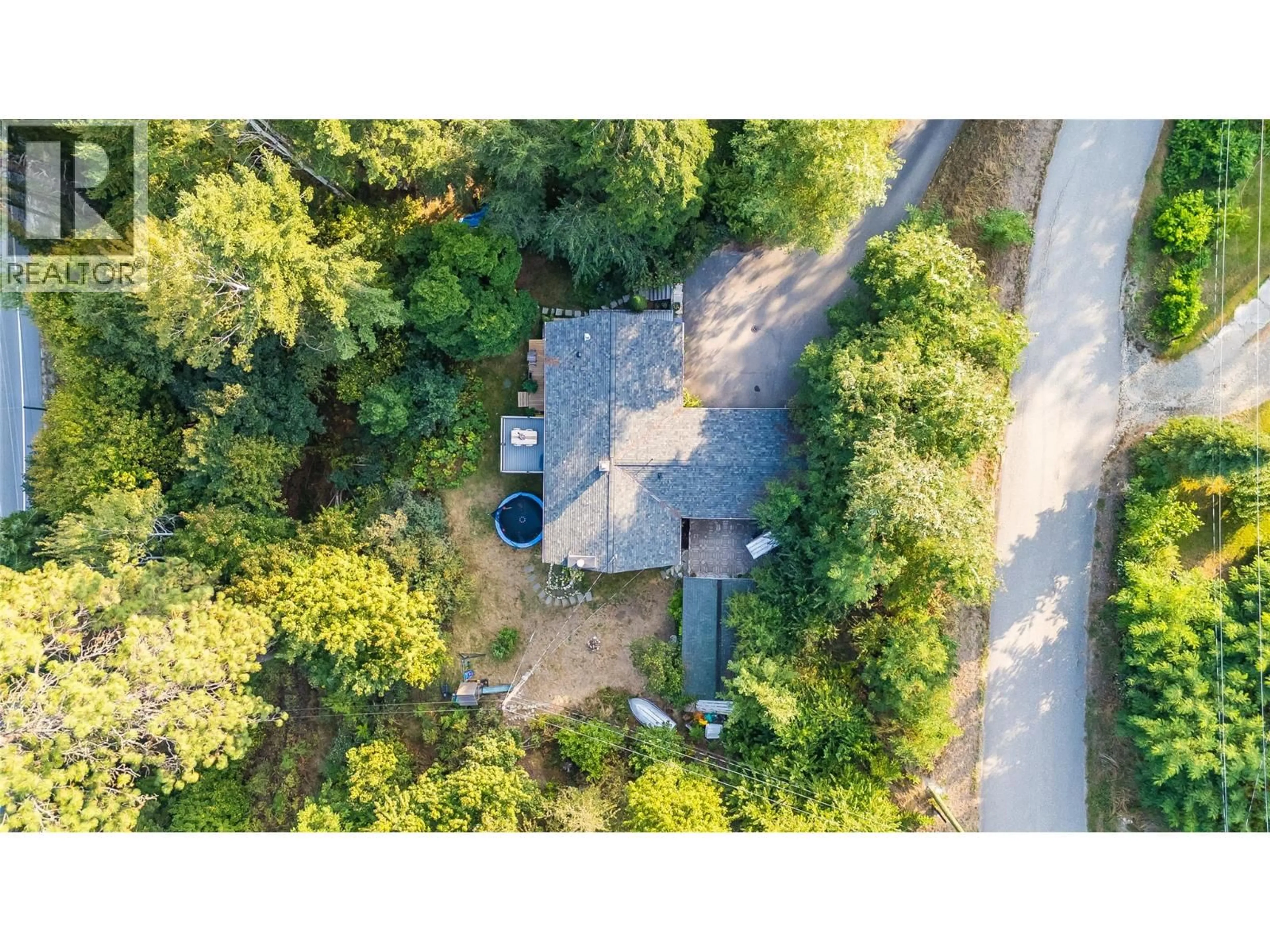 A pic from outside/outdoor area/front of a property/back of a property/a pic from drone, unknown for 2758 LEECREST ROAD, Nelson British Columbia V1L6L1