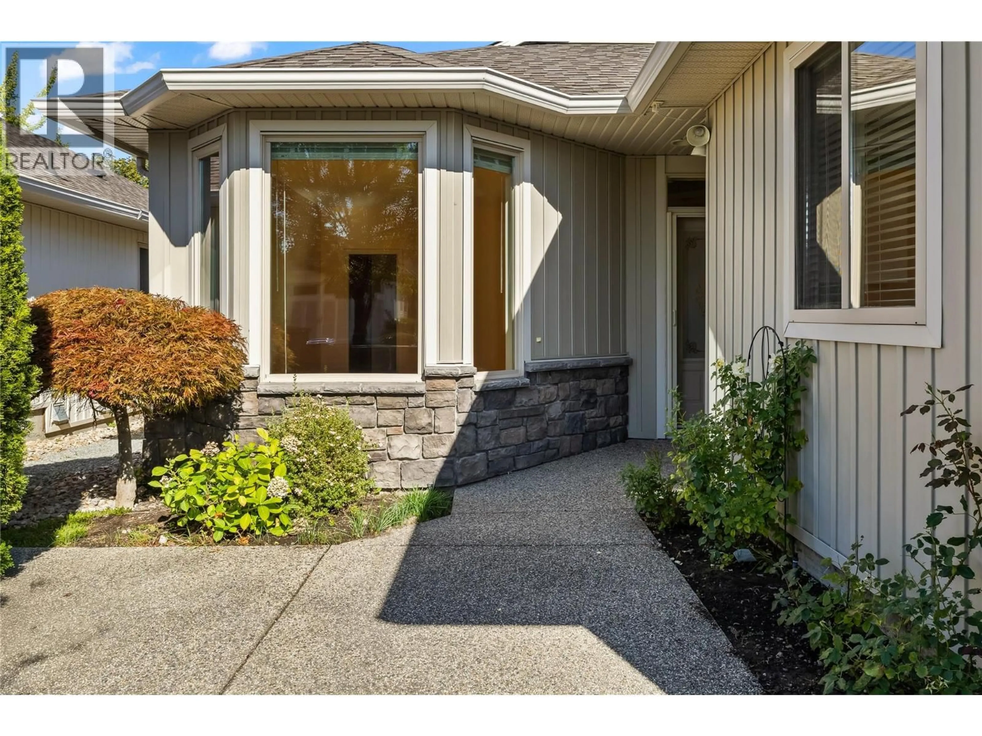 Indoor entryway for 117 - 1405 GUISACHAN PLACE, Kelowna British Columbia V1Y9X8