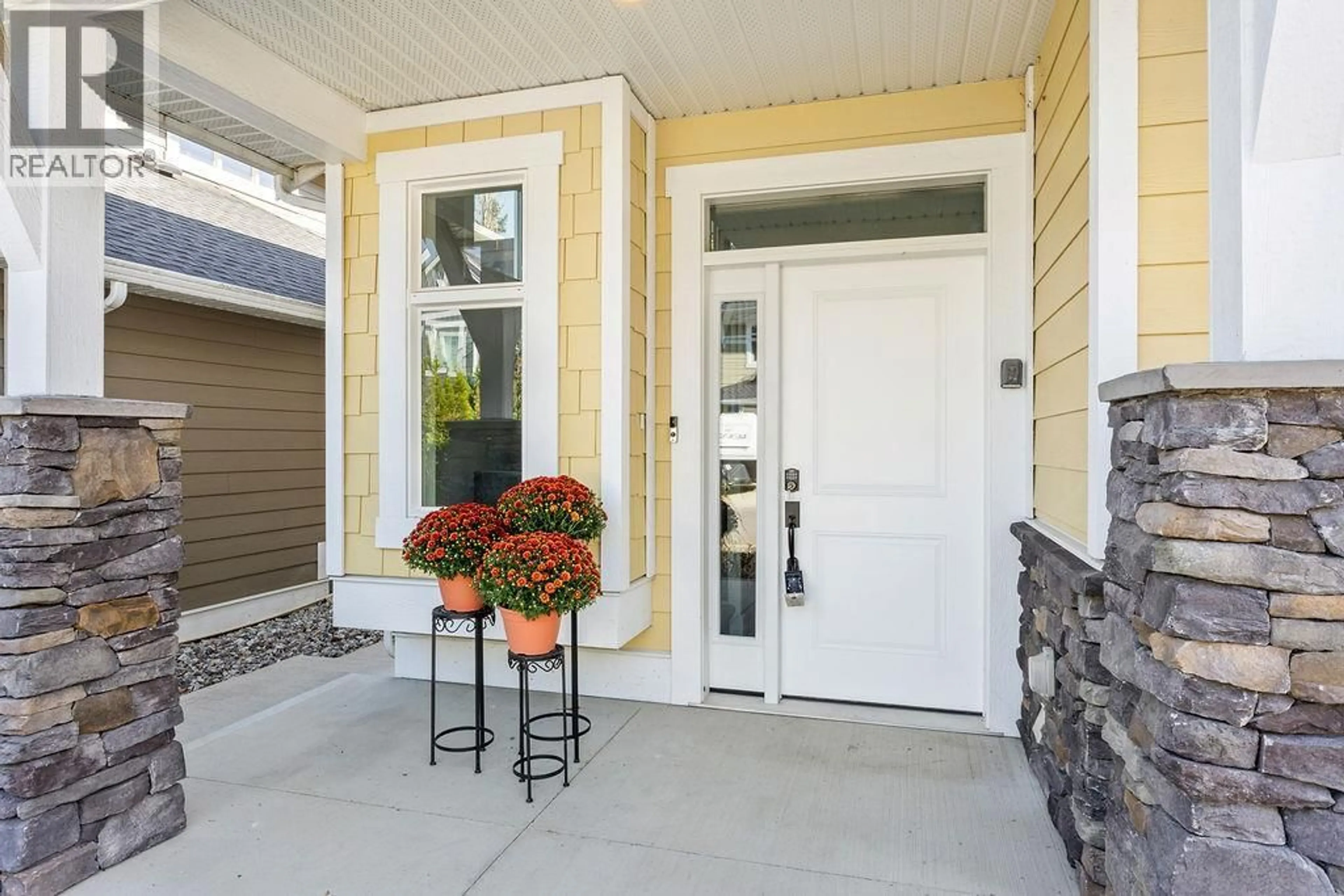 Indoor entryway for 6 - 2525 JARVIS STREET, Armstrong British Columbia V0E1B1