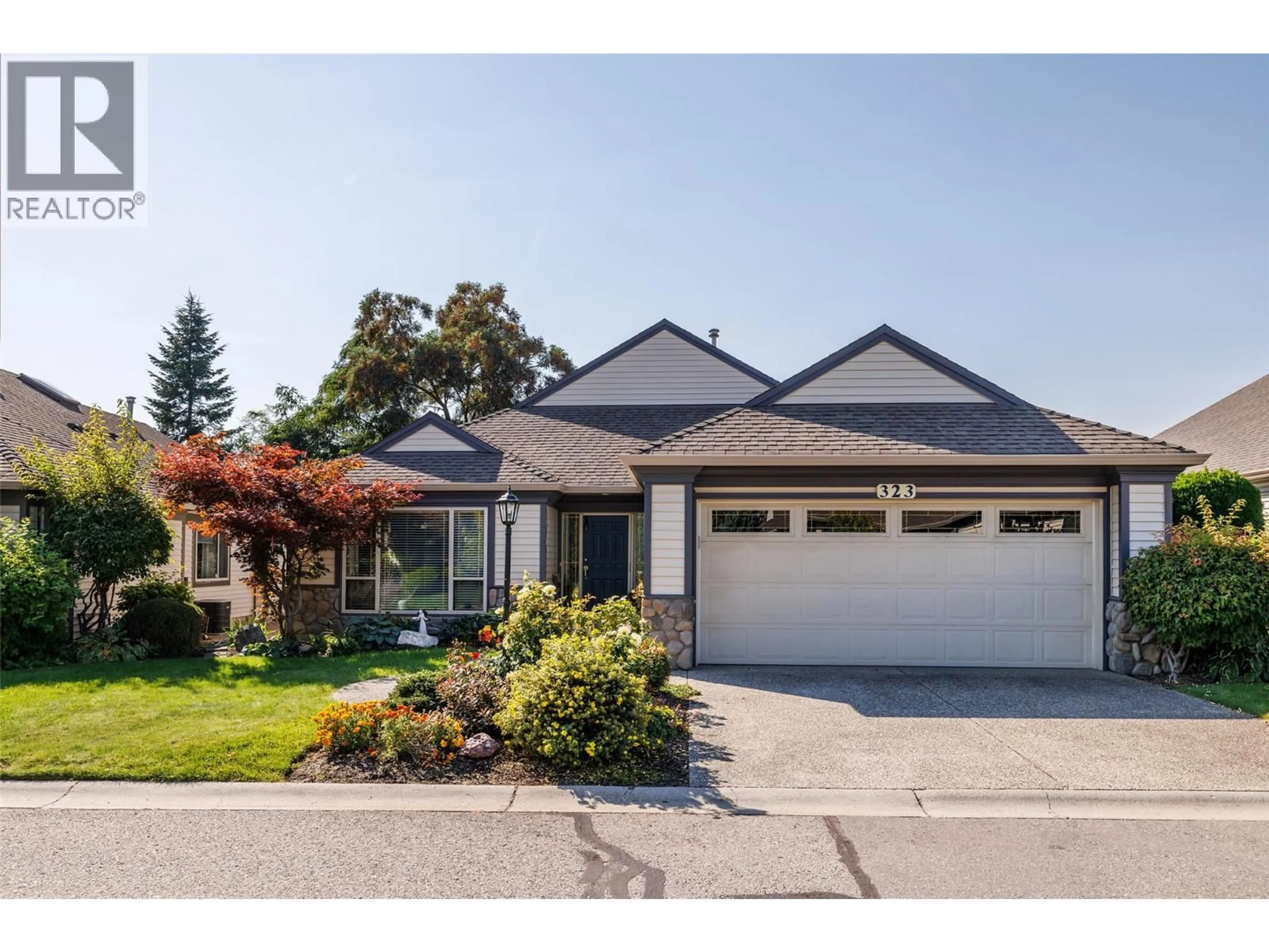Home with vinyl exterior material, street for 323 - 550 YATES ROAD, Kelowna British Columbia V1Y5V3