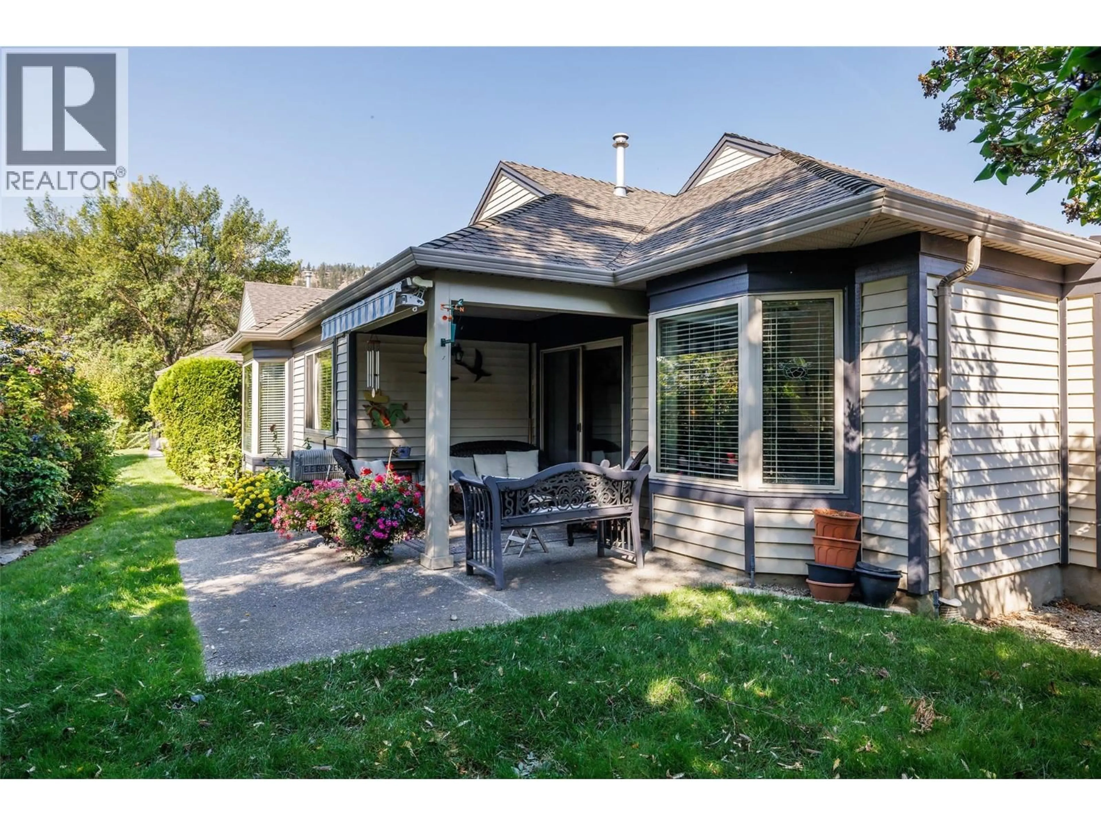 Patio, street for 323 - 550 YATES ROAD, Kelowna British Columbia V1Y5V3