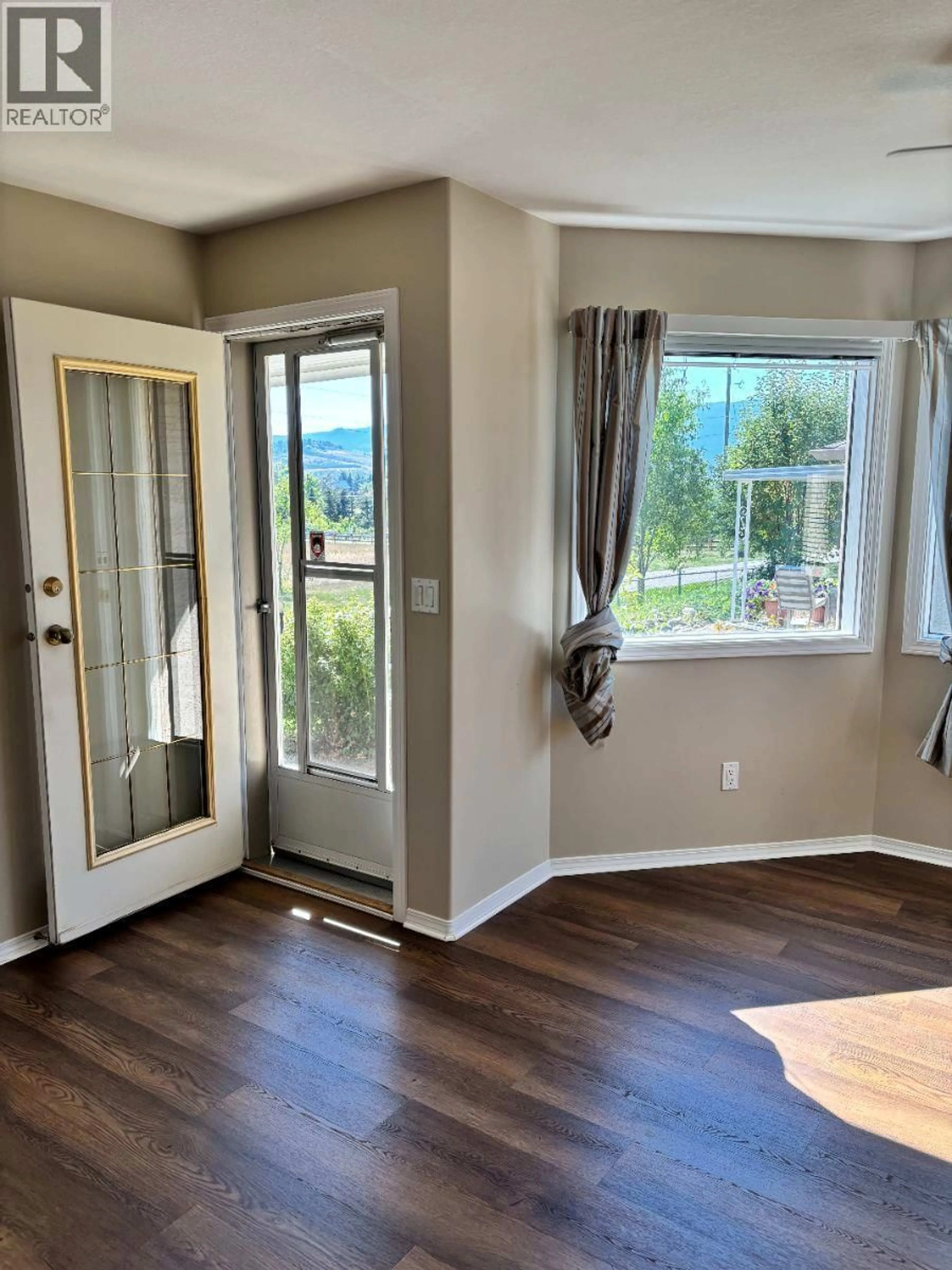 Indoor entryway for 47 - 1001 30 AVENUE, Vernon British Columbia V1T9H8