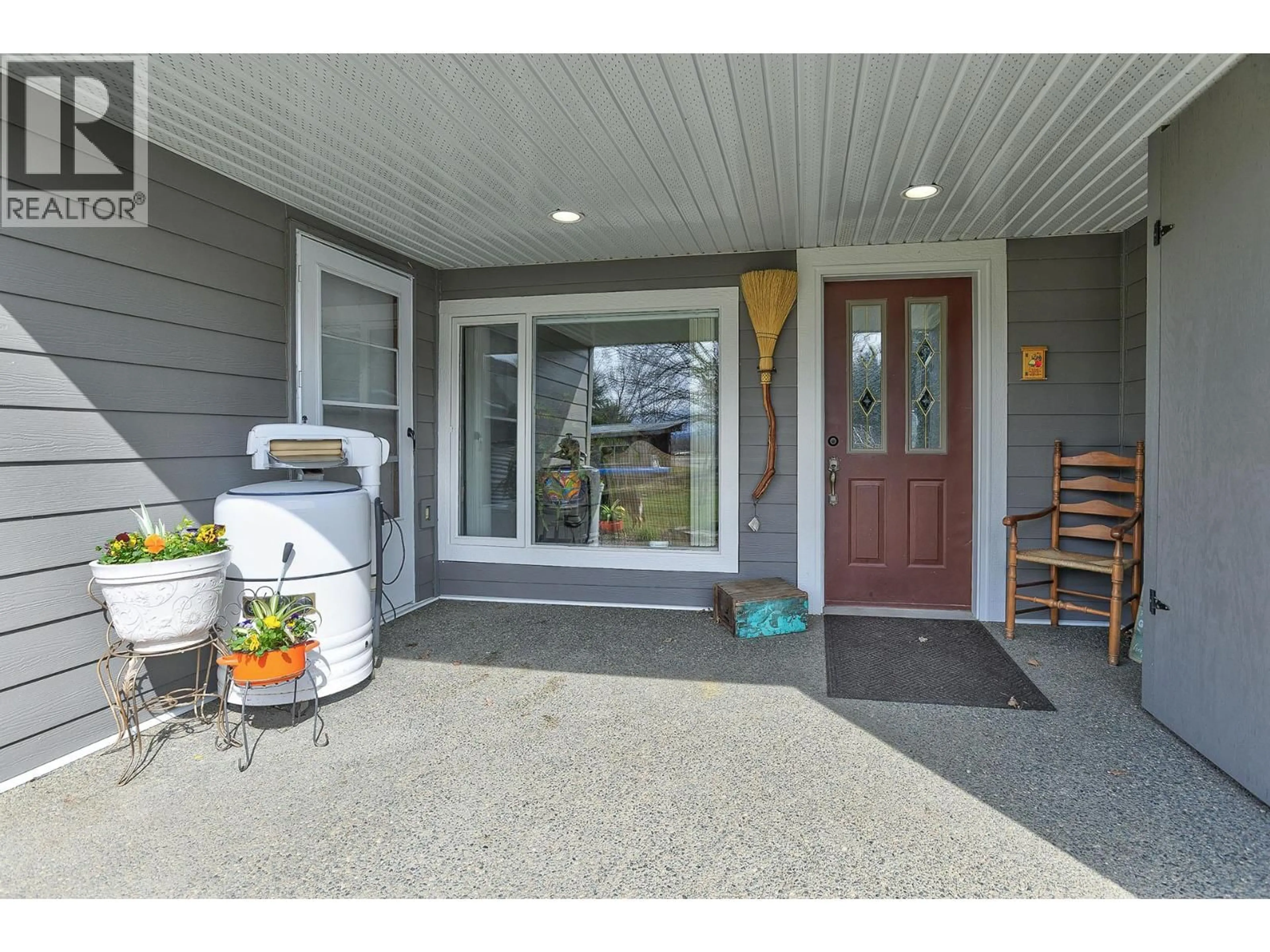 Indoor entryway for 570 DAIRY ROAD, Kamloops British Columbia V2B8N5