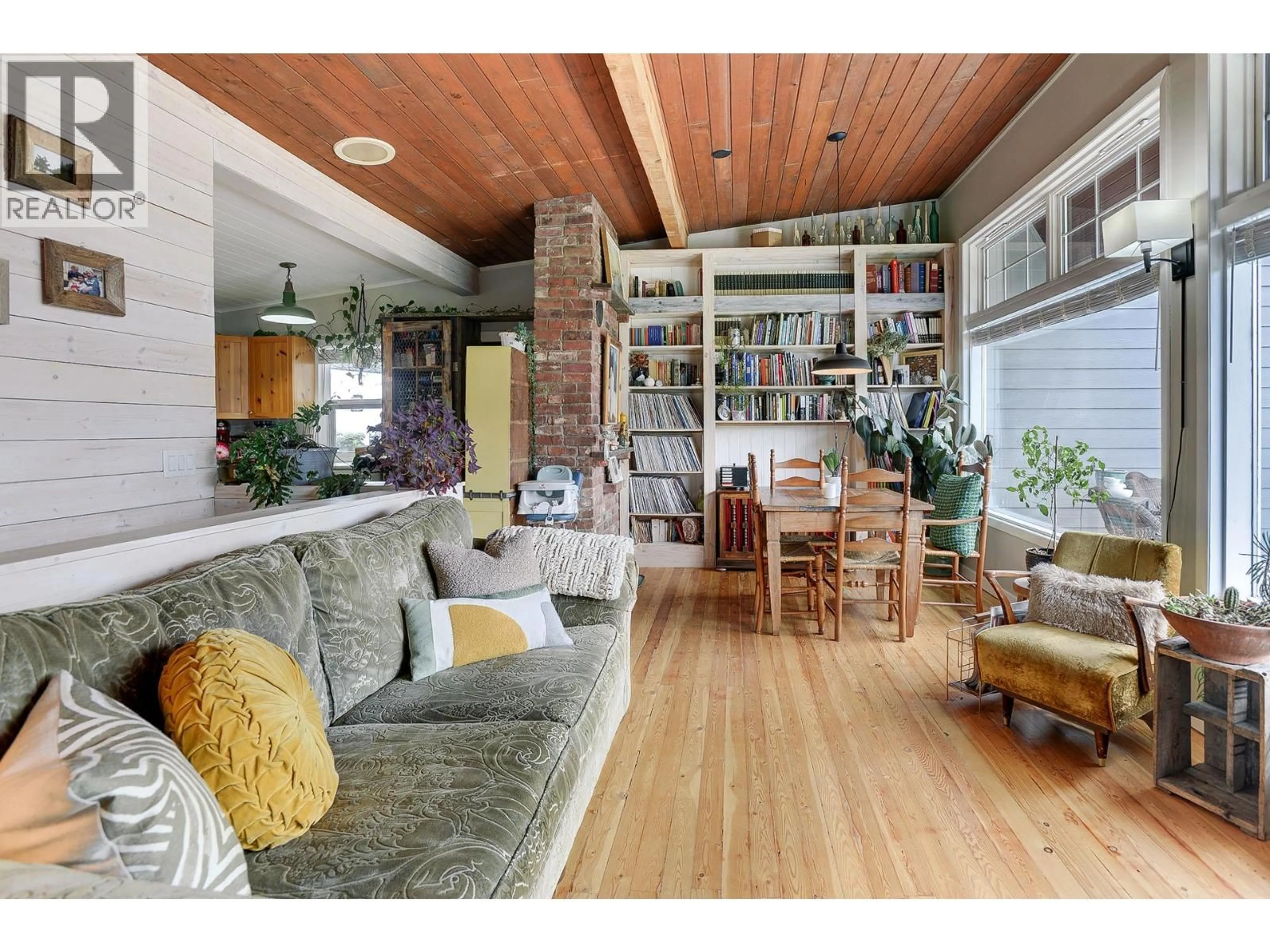 Living room with furniture, wood/laminate floor for 570 DAIRY ROAD, Kamloops British Columbia V2B8N5