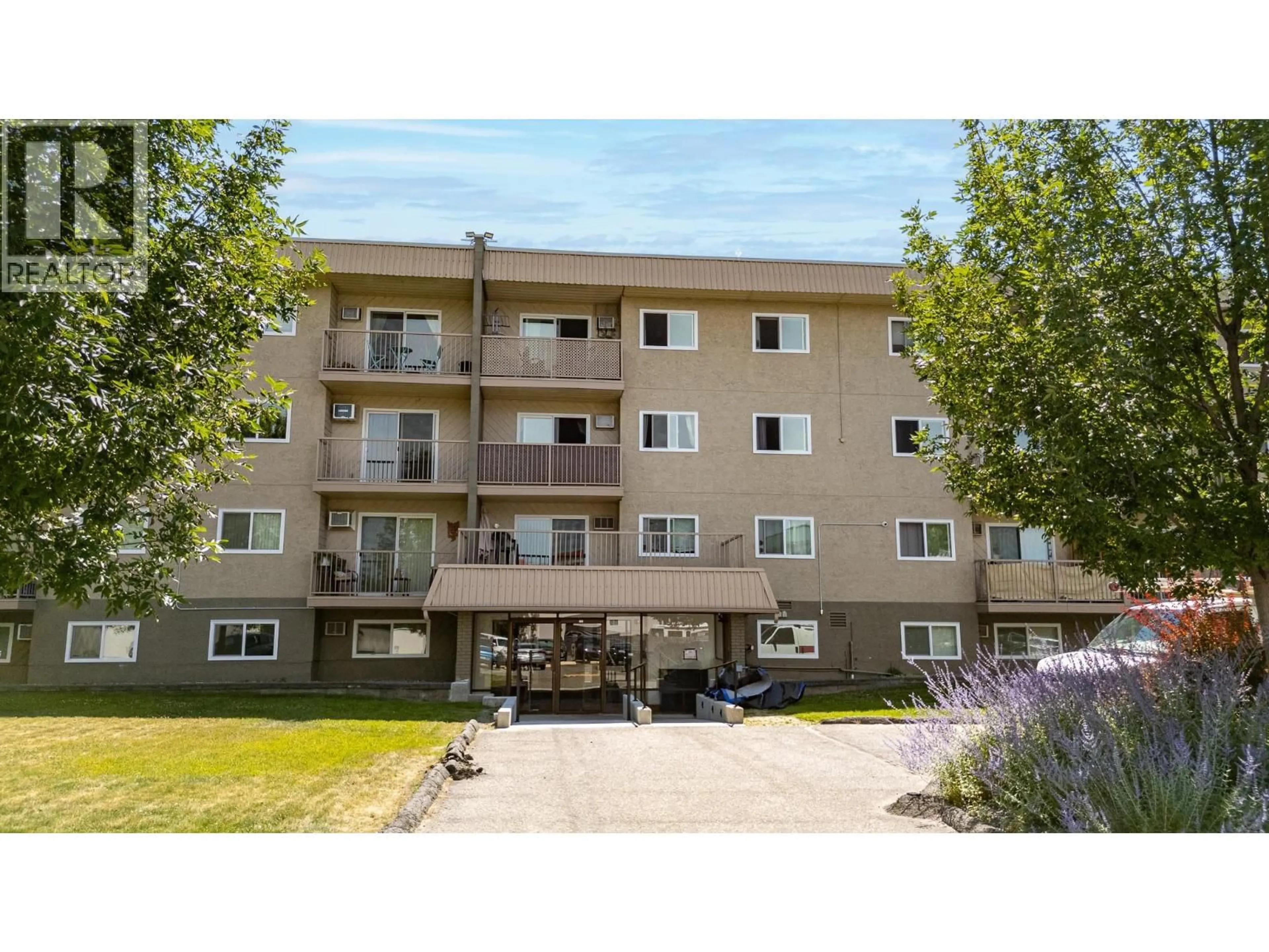 Patio, building for 306 - 130 SKAHA PLACE, Penticton British Columbia V2A7J6