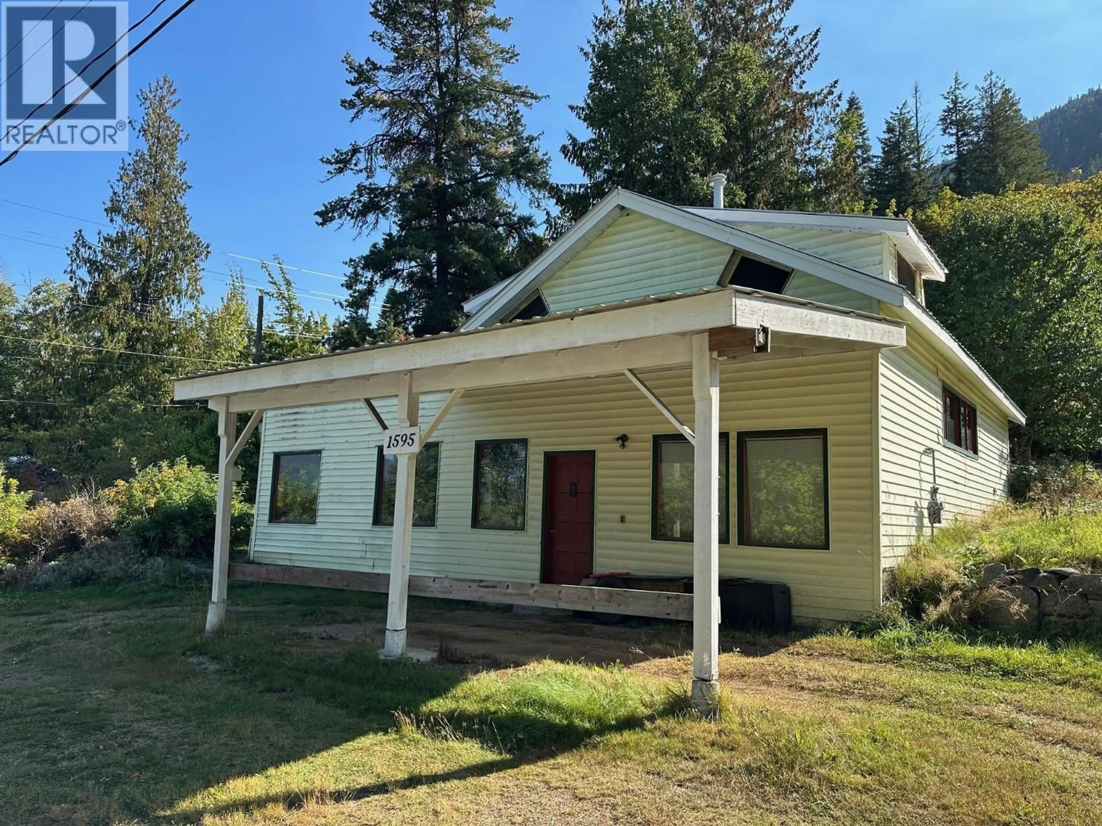 A pic from outside/outdoor area/front of a property/back of a property/a pic from drone, building for 1595 GRANITE ROAD, Nelson British Columbia V1L6T7