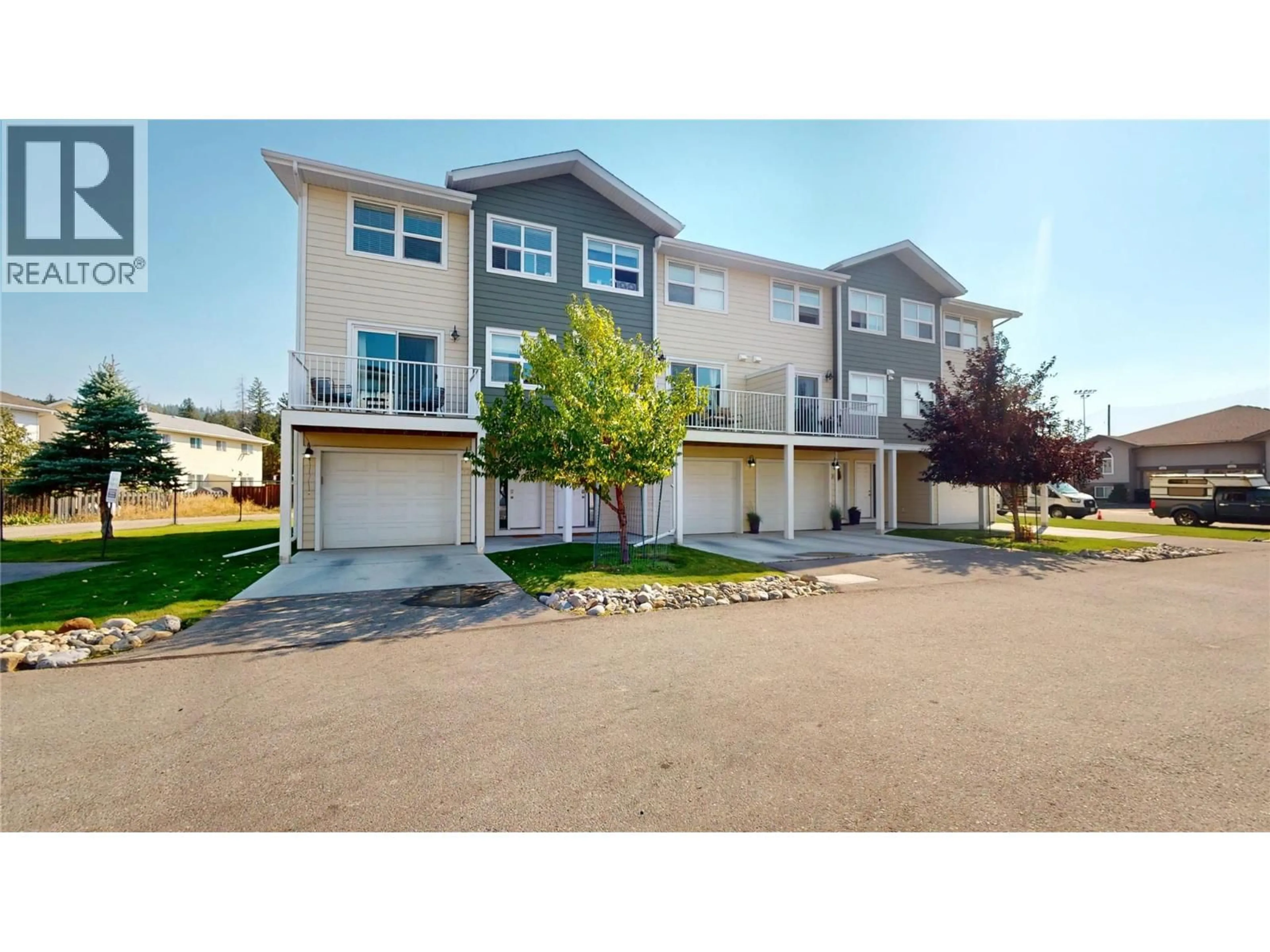 A pic from outside/outdoor area/front of a property/back of a property/a pic from drone, street for 22 - 1840 KELOWNA CRESCENT, Cranbrook British Columbia V1C7A8