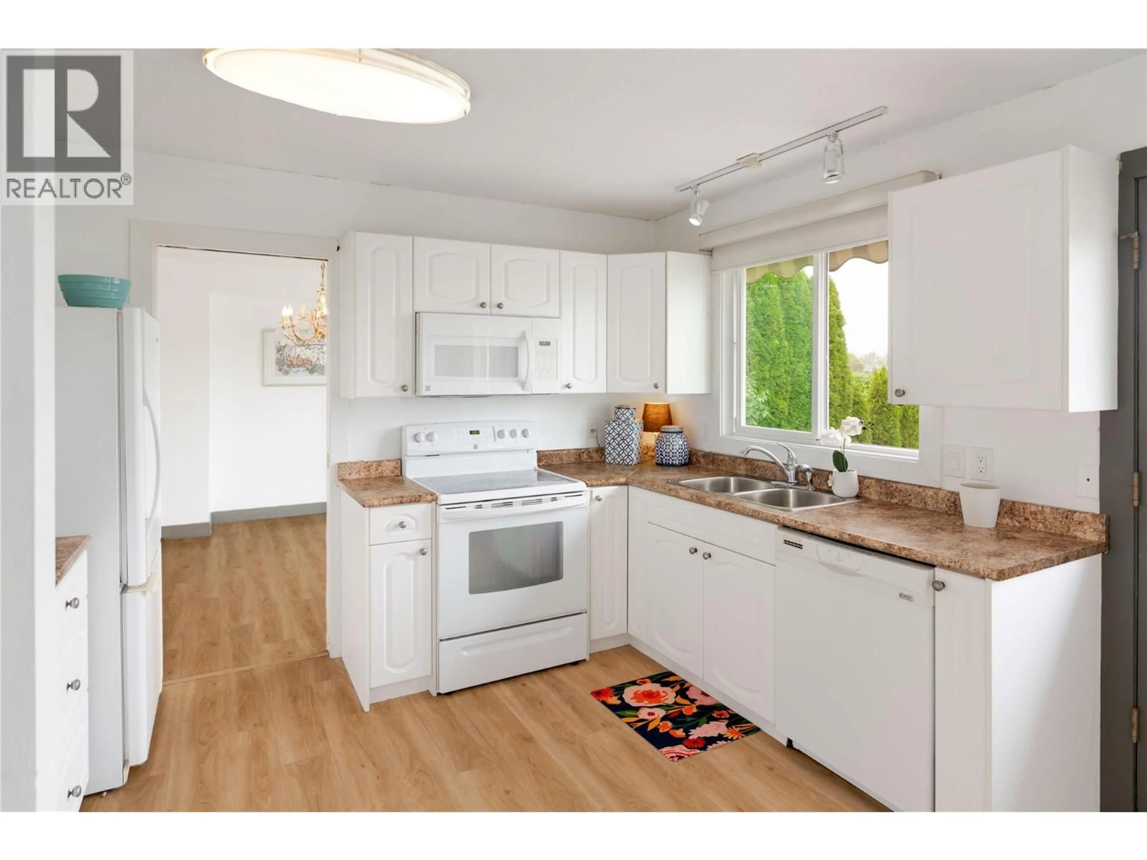 Open concept kitchen, wood/laminate floor for 750 TURNER ROAD, Kelowna British Columbia V1W2K8