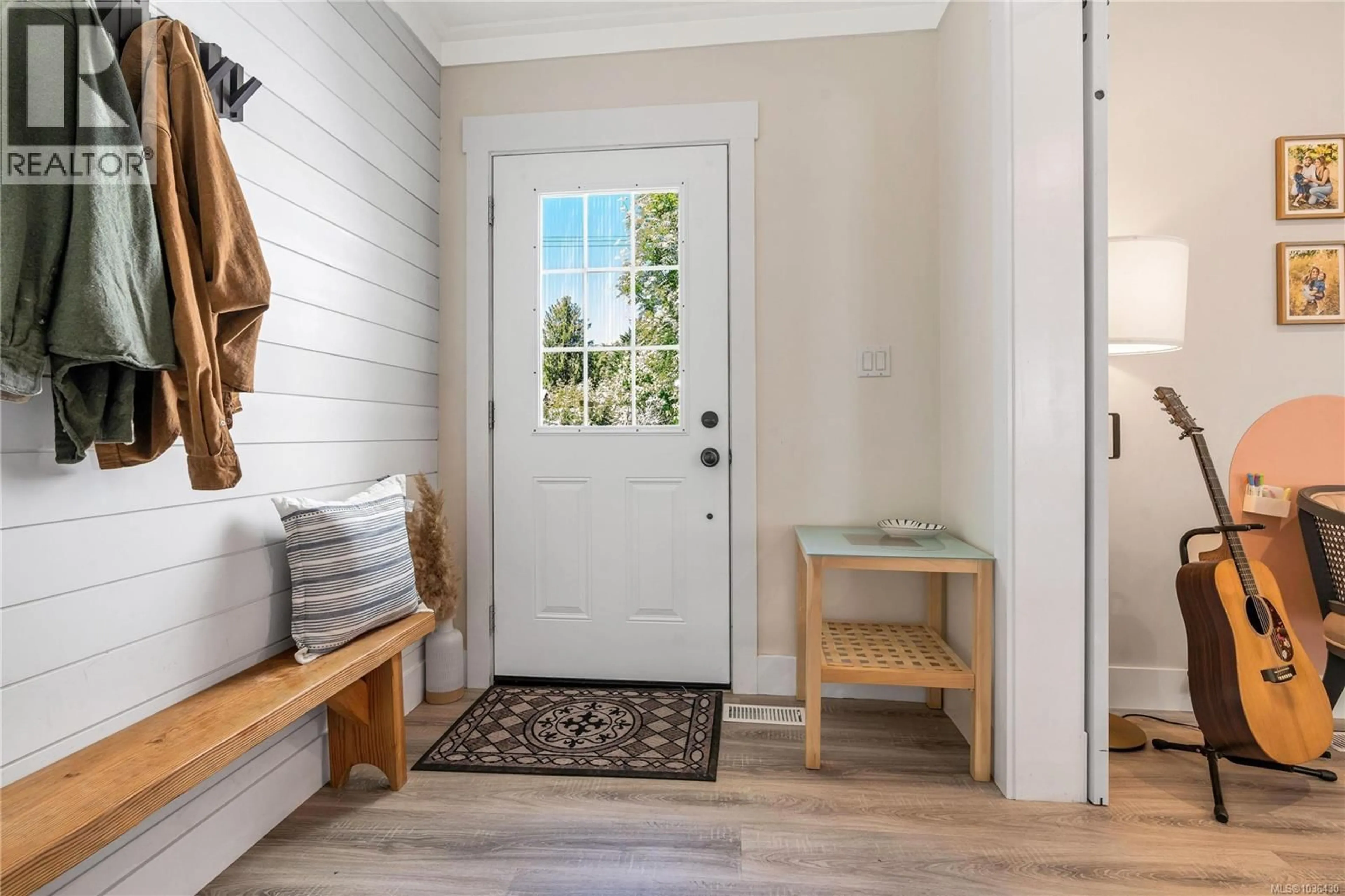Indoor entryway for 1068 HOLMES STREET, Duncan British Columbia V9L2C8