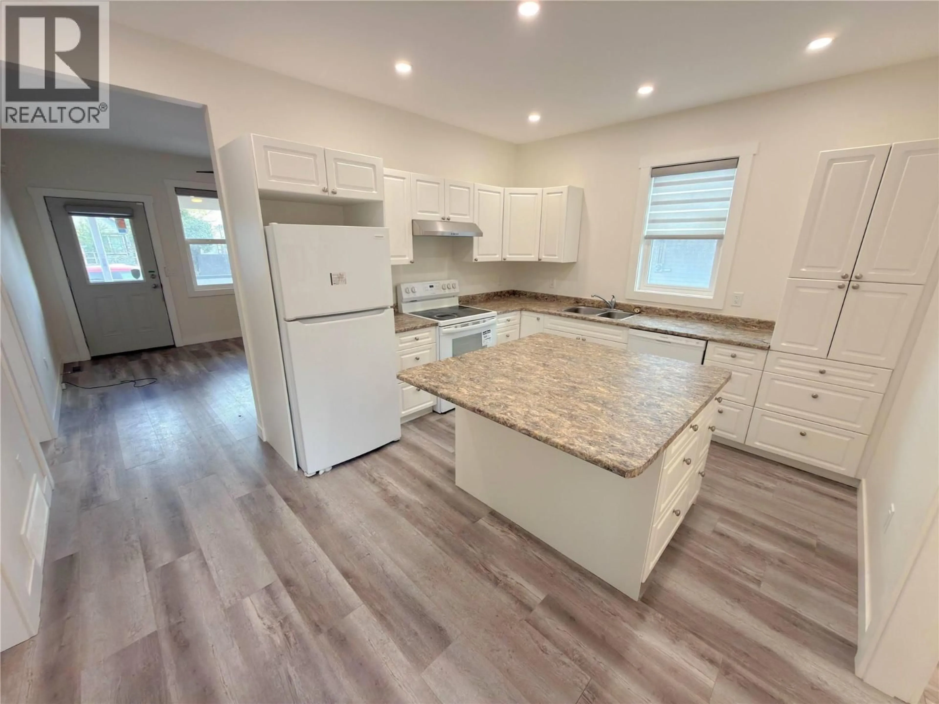Open concept kitchen, unknown for 27 FENCHURCH AVENUE, Princeton British Columbia V0X1W0