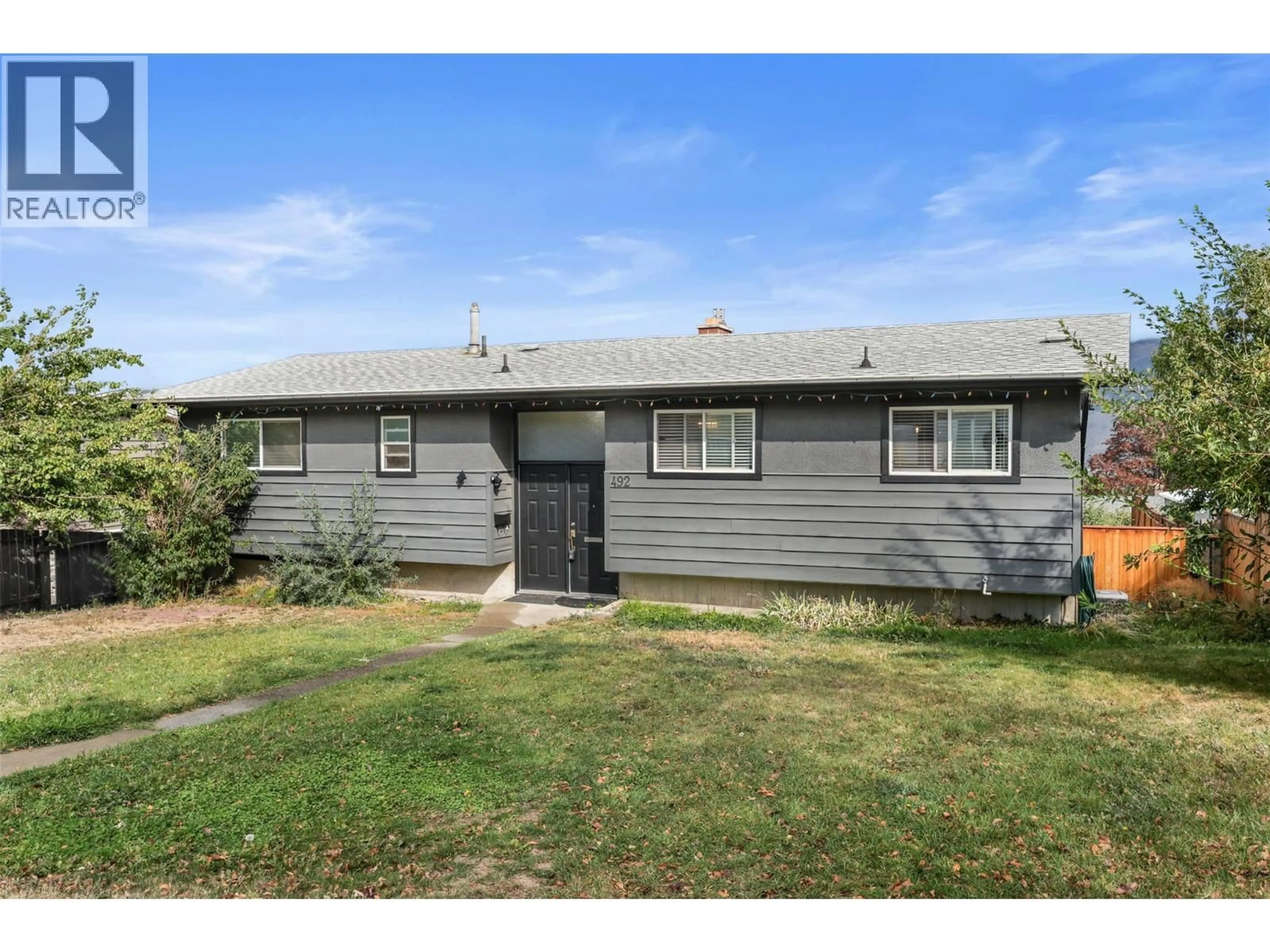 Home with vinyl exterior material, street for 492 GRANDVIEW TERRACE, Kamloops British Columbia V2C3Z4