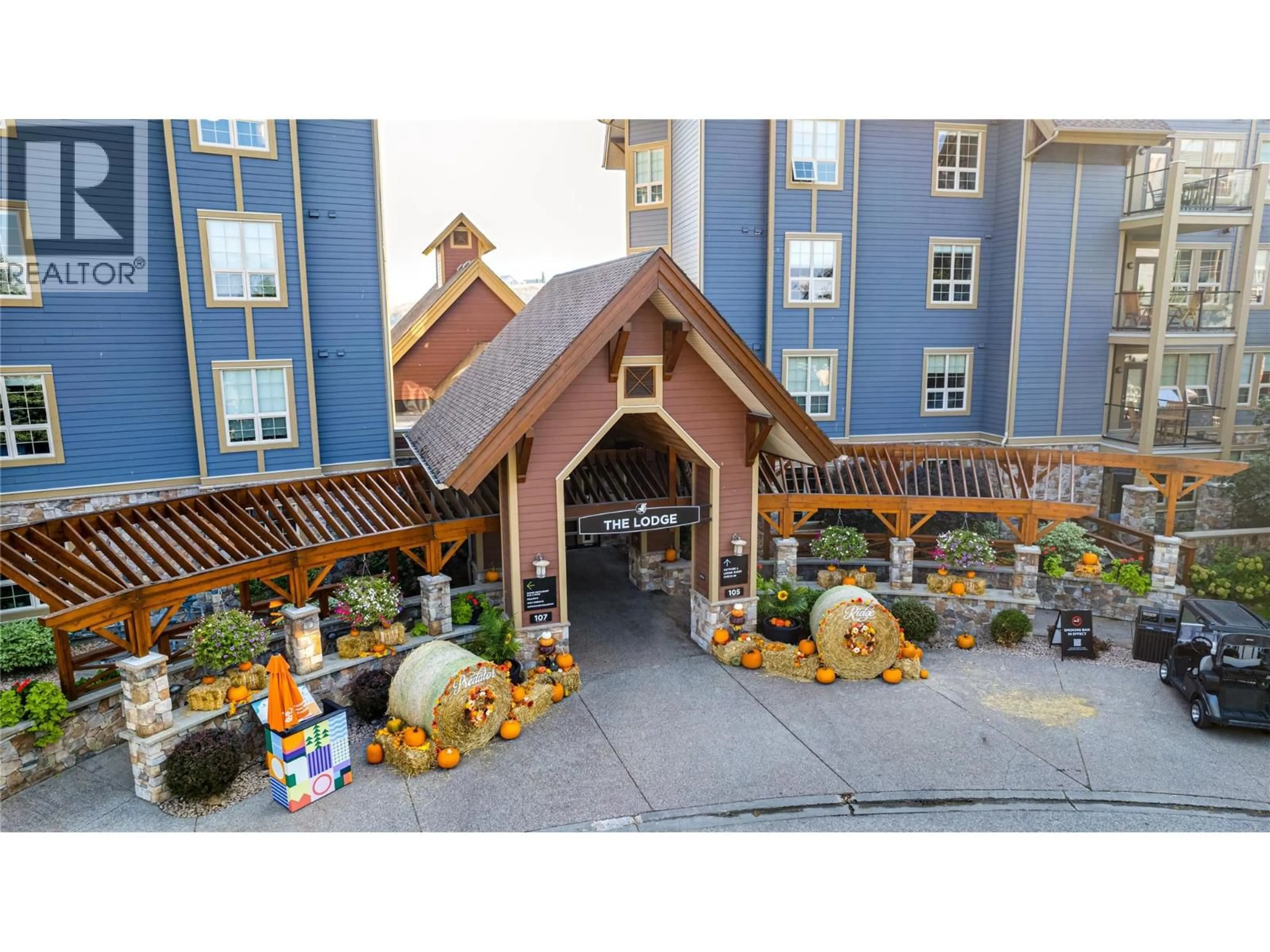 Indoor foyer for 414 - 107 VILLAGE CENTRE COURT, Vernon British Columbia V1H1Y8