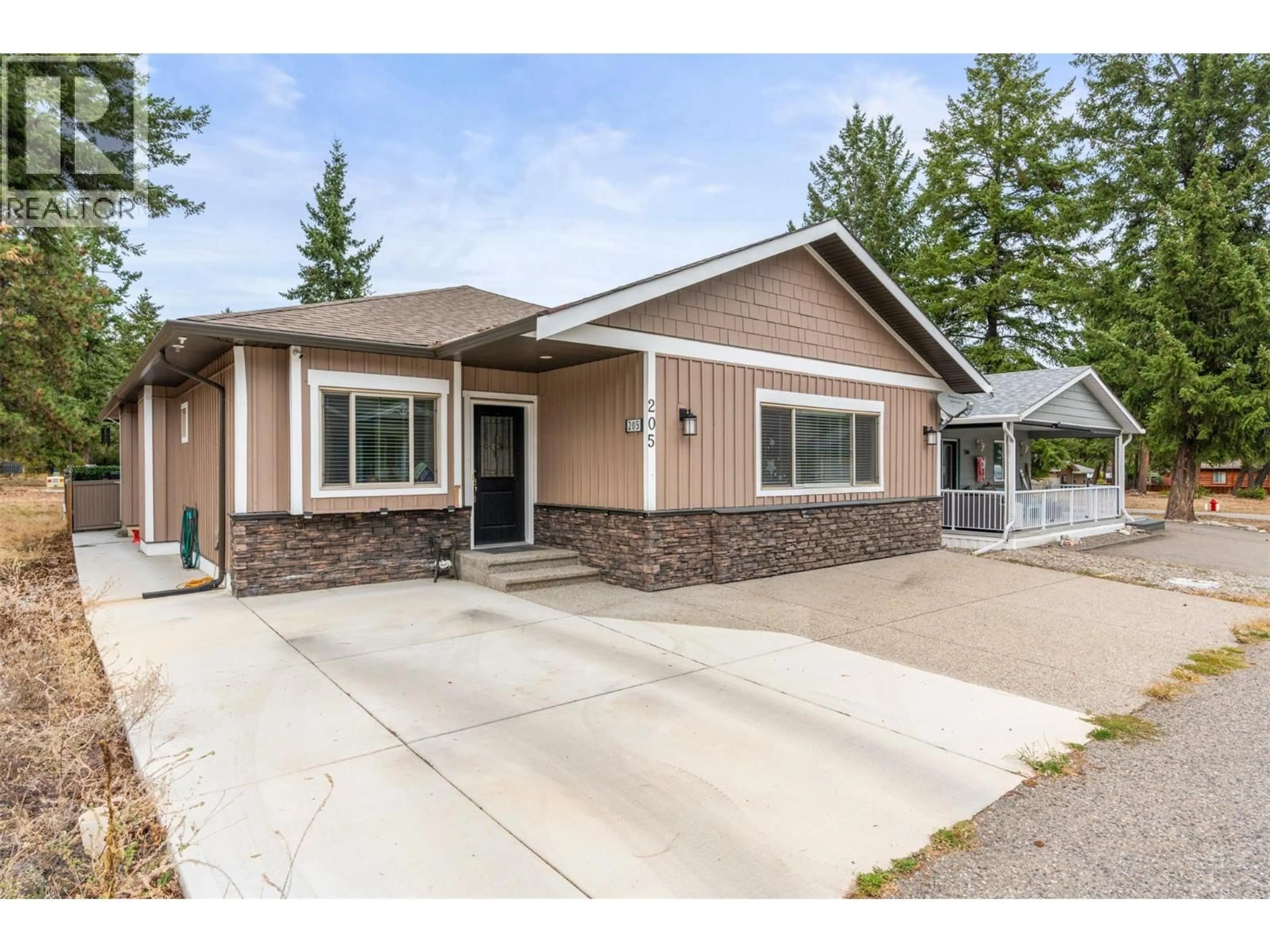 Home with vinyl exterior material, street for 205 FALCON AVENUE, Vernon British Columbia V1H2A1