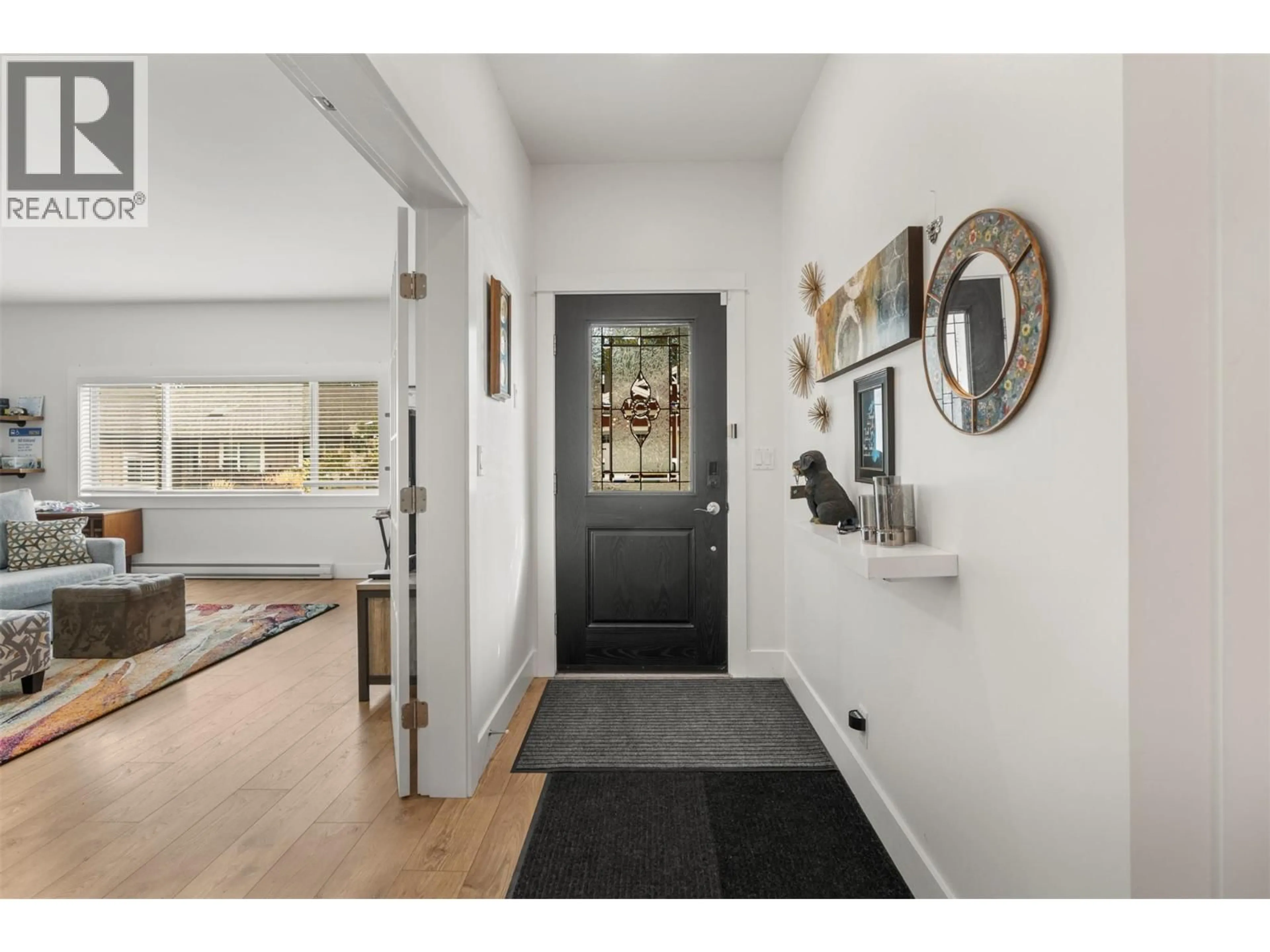 Indoor entryway for 205 FALCON AVENUE, Vernon British Columbia V1H2A1