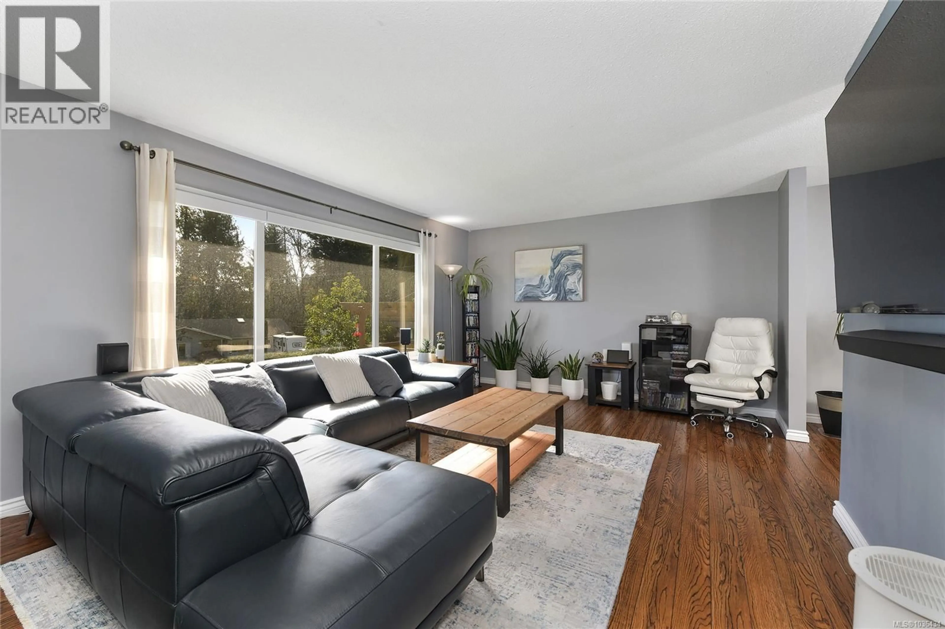 Living room with furniture, unknown for 600 PHELPS AVENUE, Langford British Columbia V9B4P1