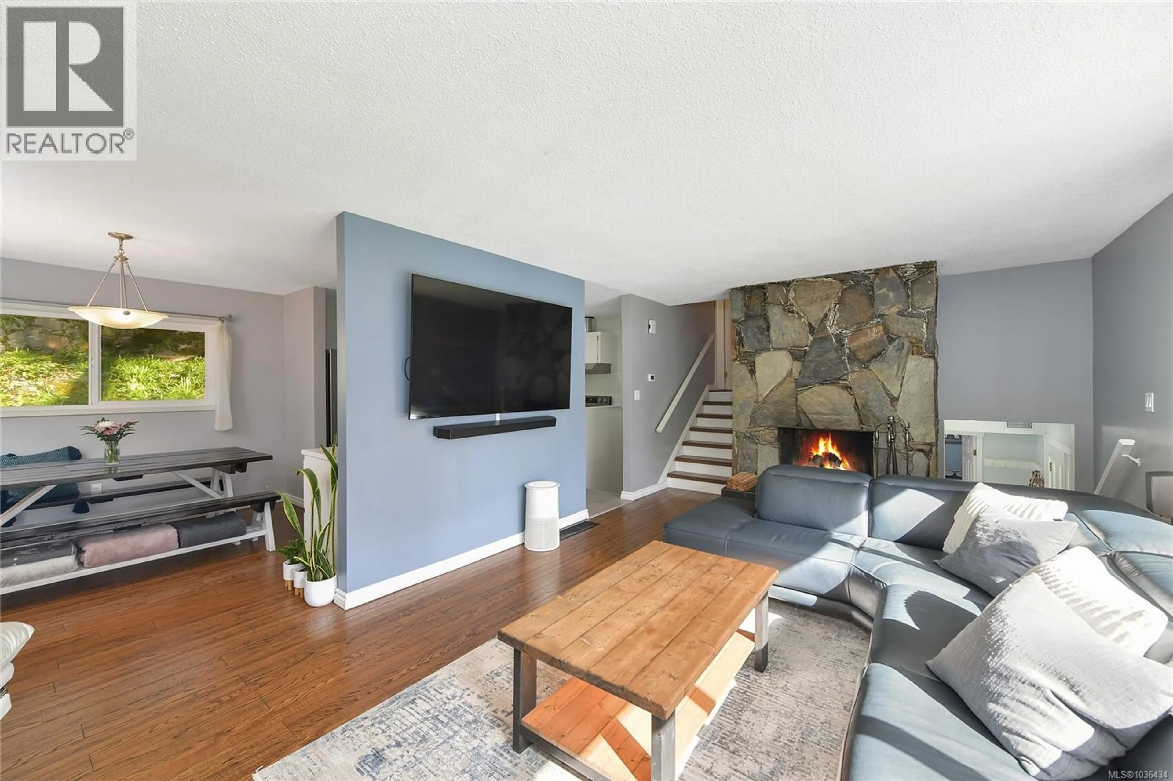 Living room with furniture, unknown for 600 PHELPS AVENUE, Langford British Columbia V9B4P1