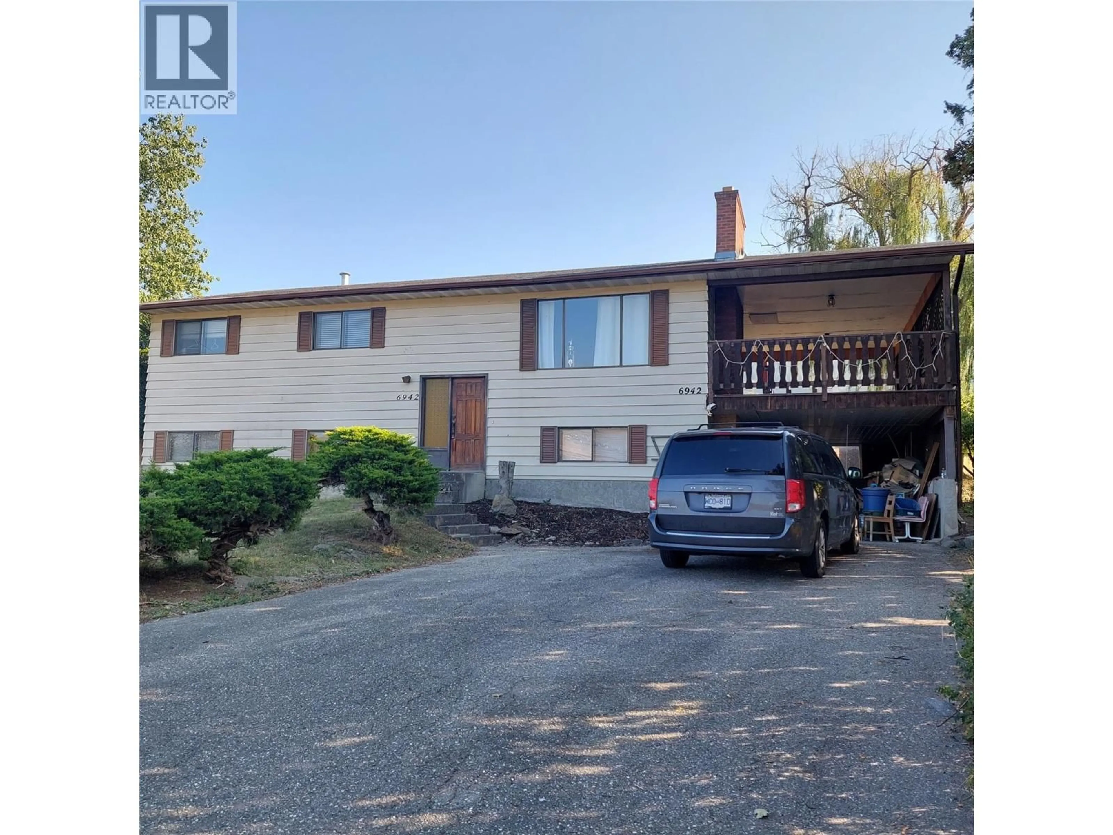 A pic from outside/outdoor area/front of a property/back of a property/a pic from drone, street for 6942 LONGACRE DRIVE, Vernon British Columbia V1H1H8