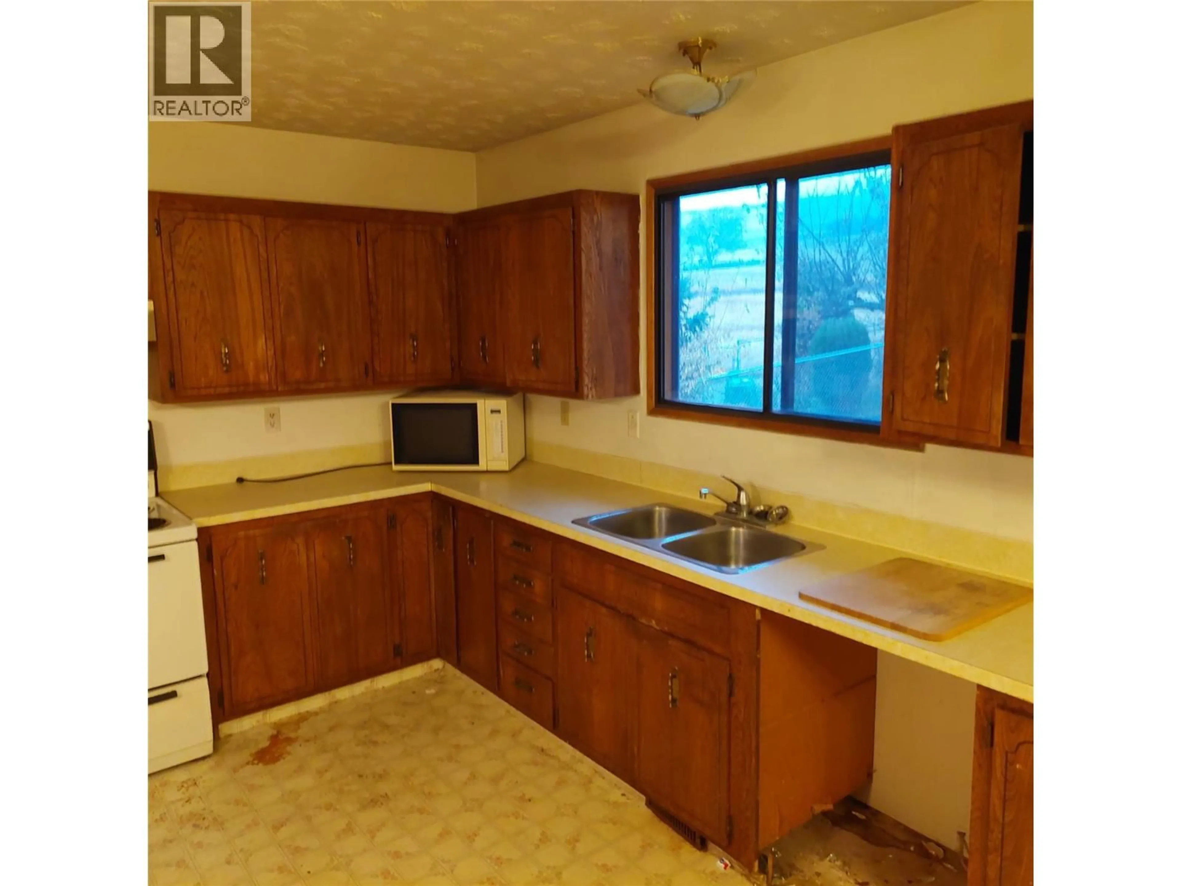 Standard kitchen, unknown for 6942 LONGACRE DRIVE, Vernon British Columbia V1H1H8