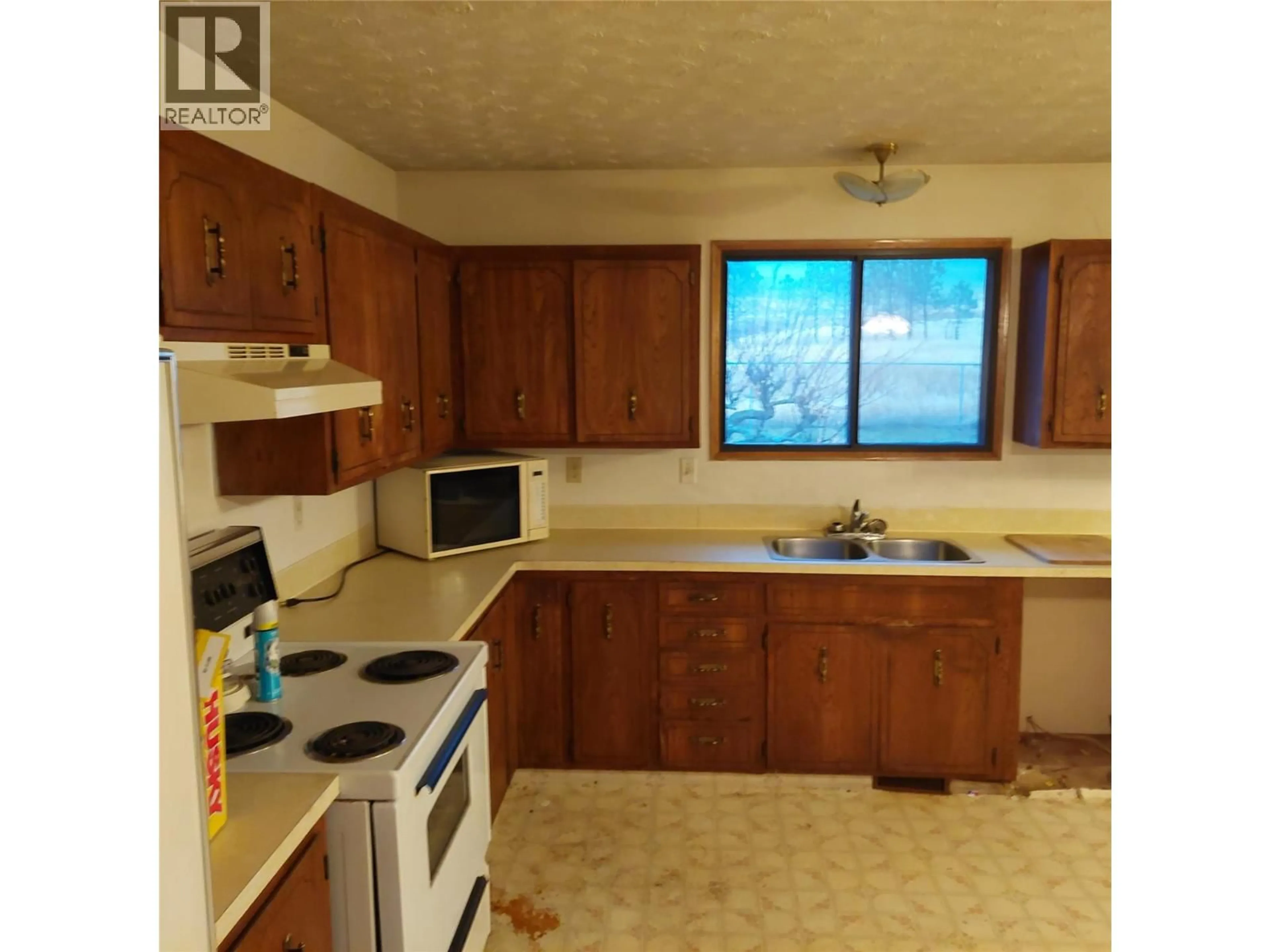 Standard kitchen, unknown for 6942 LONGACRE DRIVE, Vernon British Columbia V1H1H8