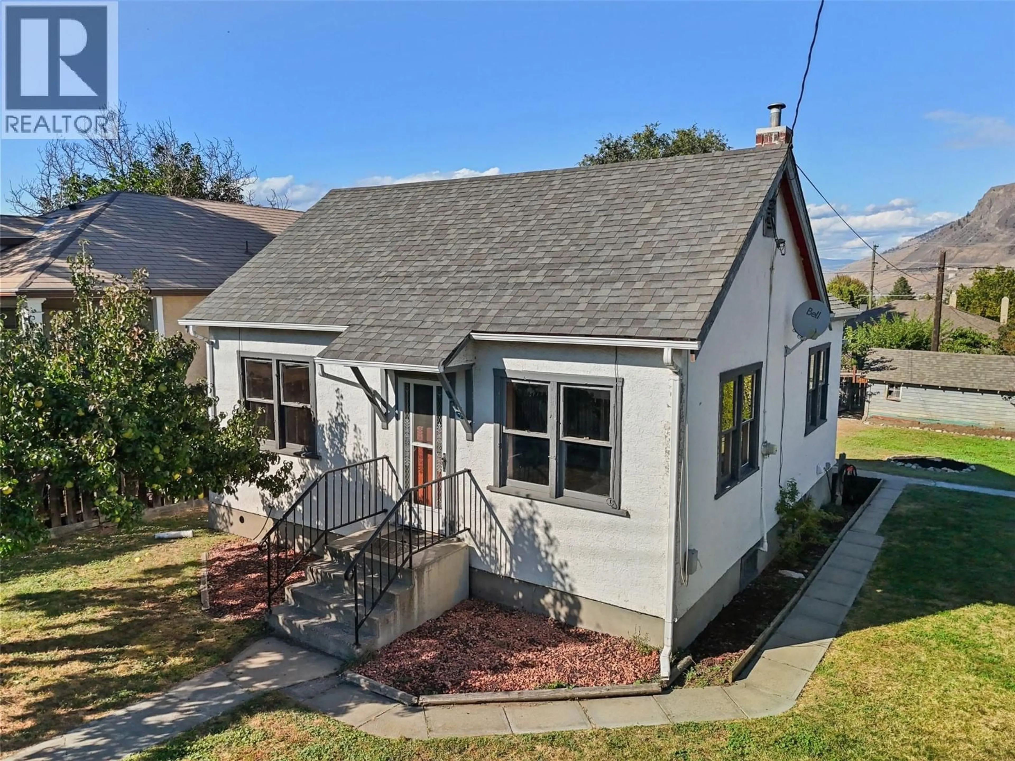 A pic from outside/outdoor area/front of a property/back of a property/a pic from drone, street for 976 DOMINION STREET, Kamloops British Columbia V2C2Y2